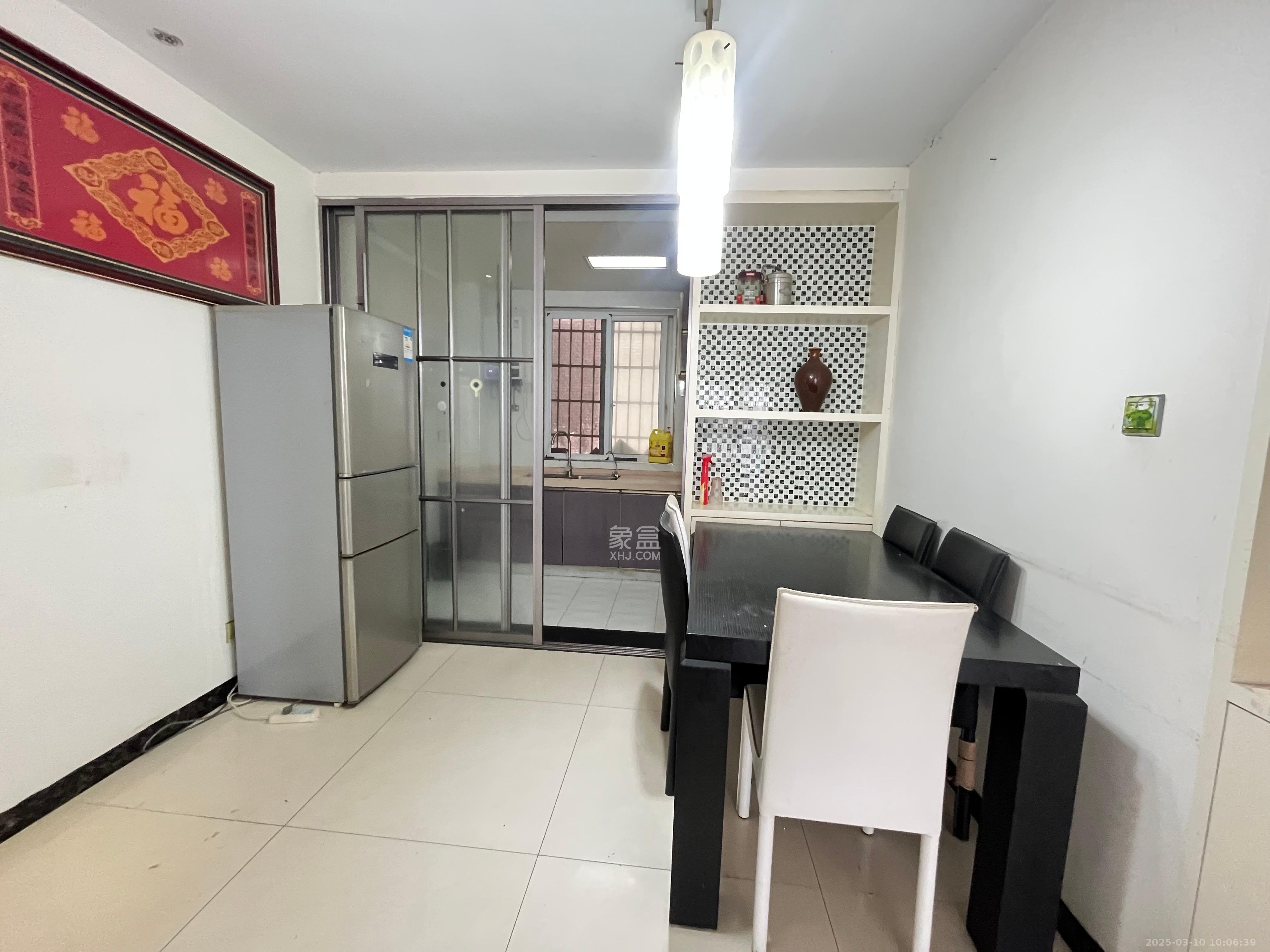 鑫天山城明珠 4室2厅2卫 1700.0元/月 鑫天山城明珠 4室2厅2卫 1700.0元/月室内图