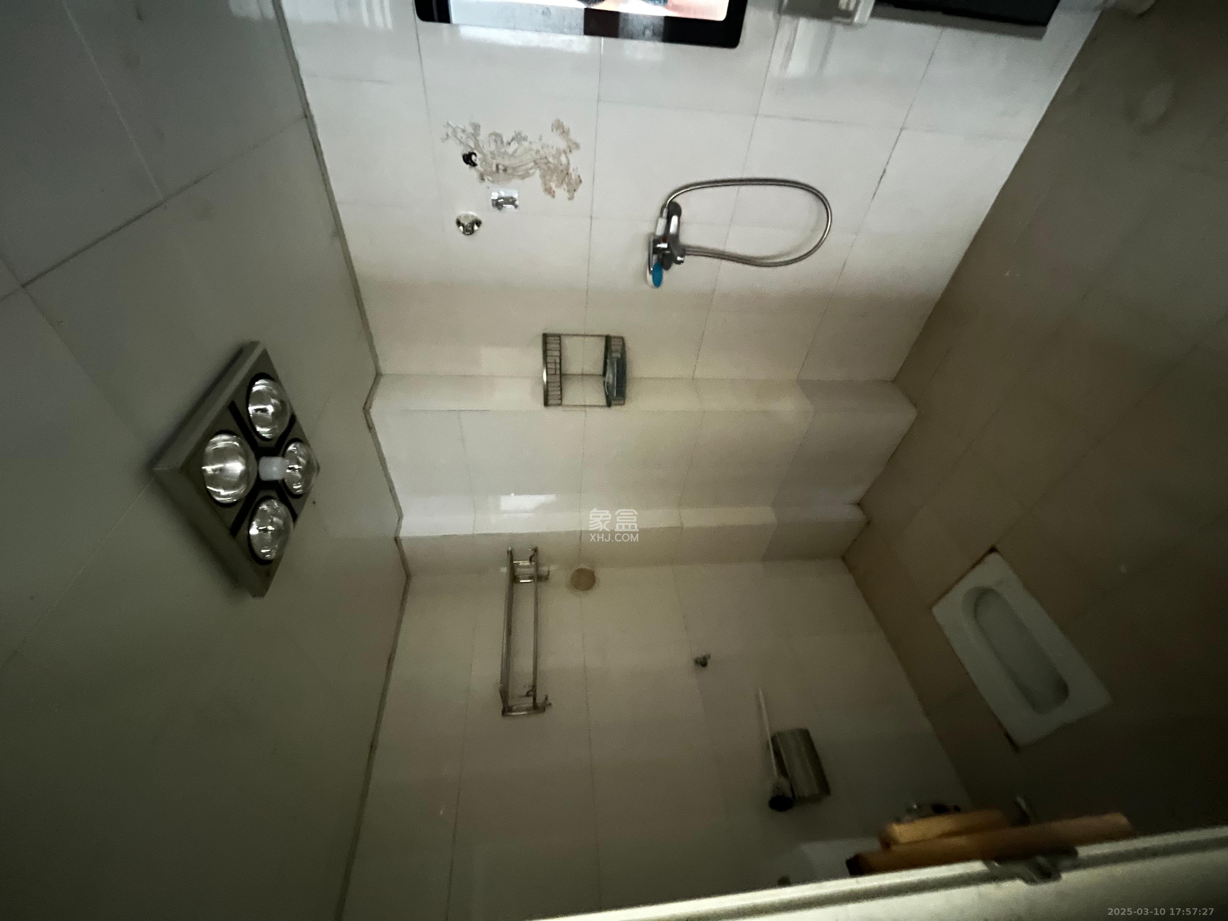 圣力华苑  3室2厅2卫   1600.00元/月室内图