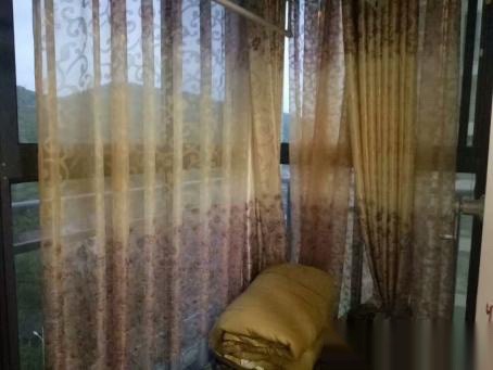 丽景天下一期  3室2厅2卫   65.00万客厅