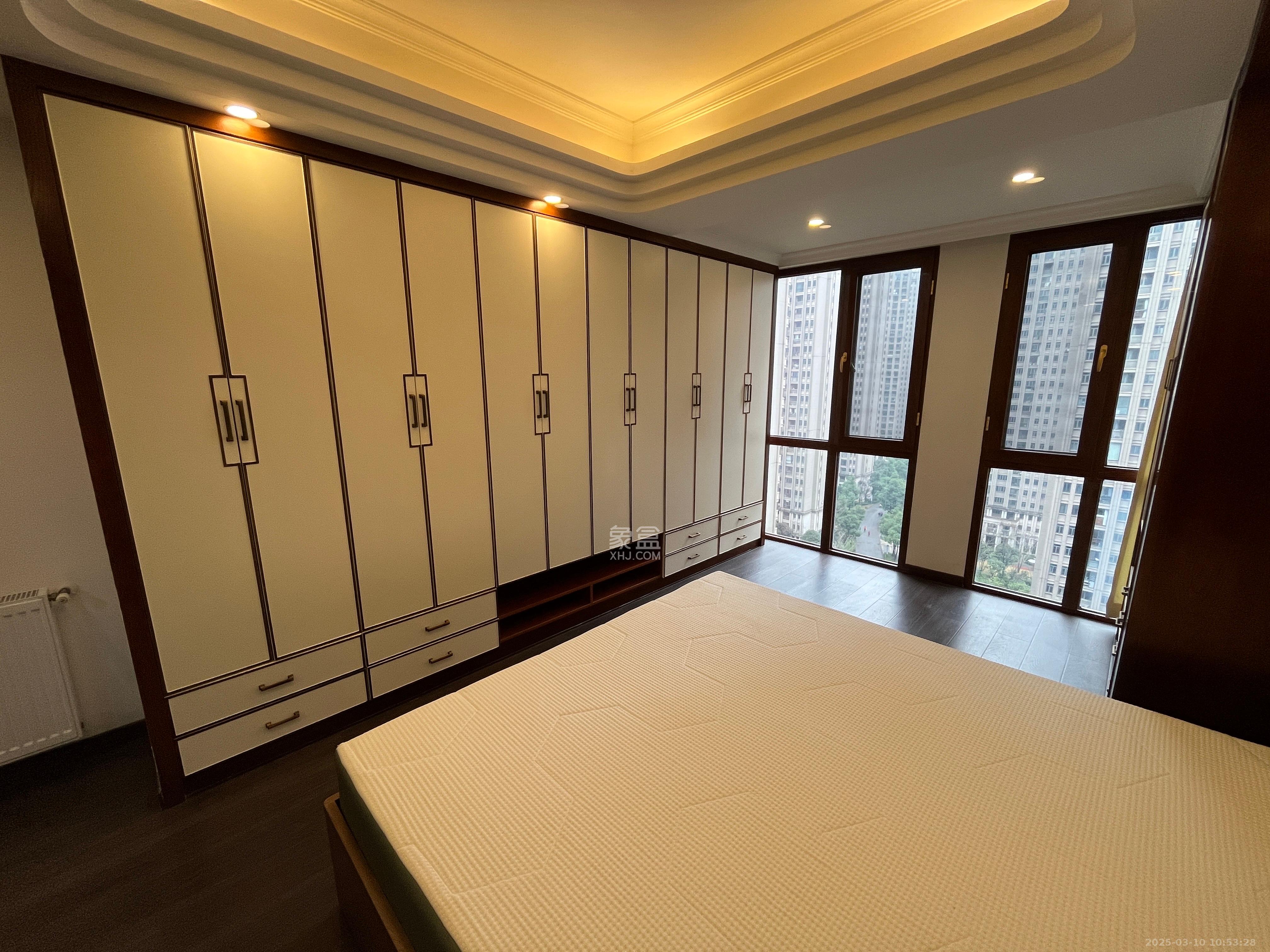 八方小区C区  3室2厅2卫   4500.00元/月室内图