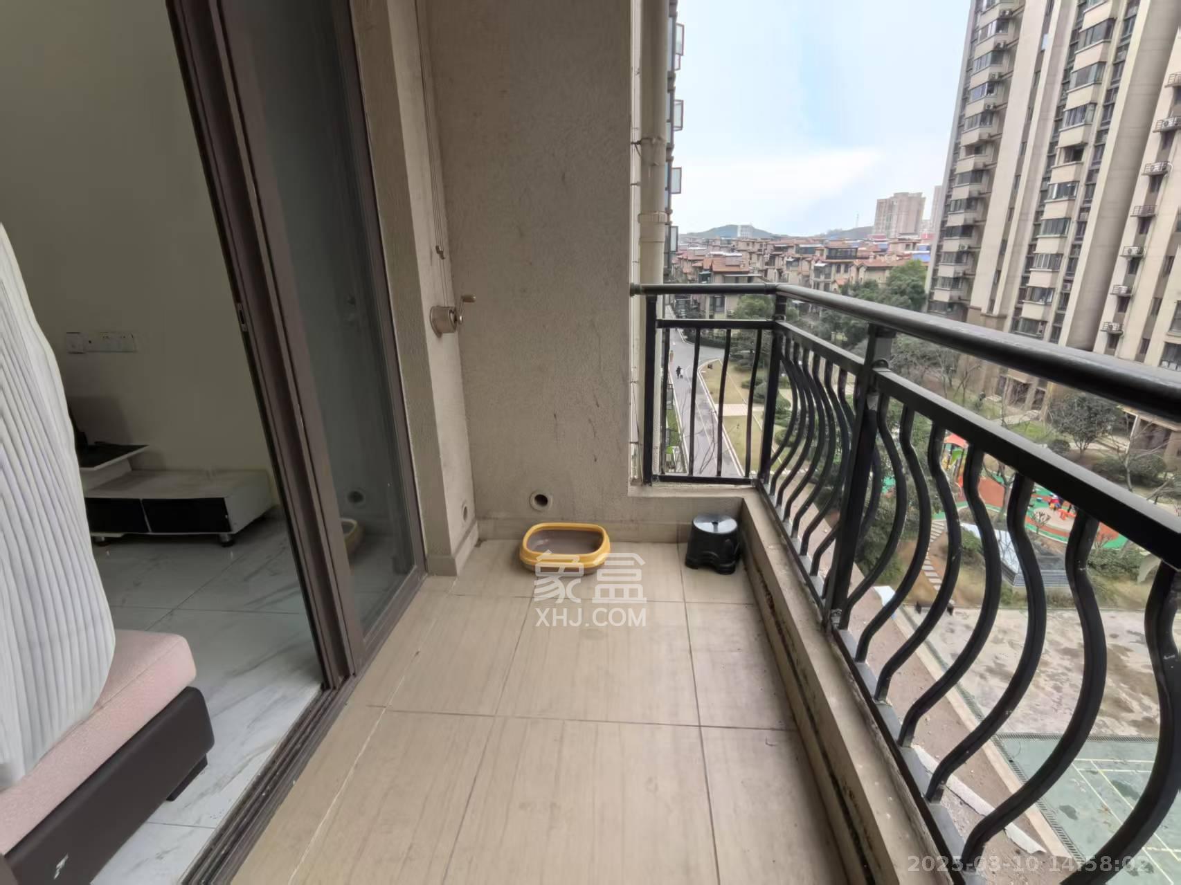 碧桂园公园壹号(凯怡茗苑) 3室2厅1卫 1600.0元/月 碧桂园公园壹号(凯怡茗苑) 3室2厅1卫 1600.0元/月室内图