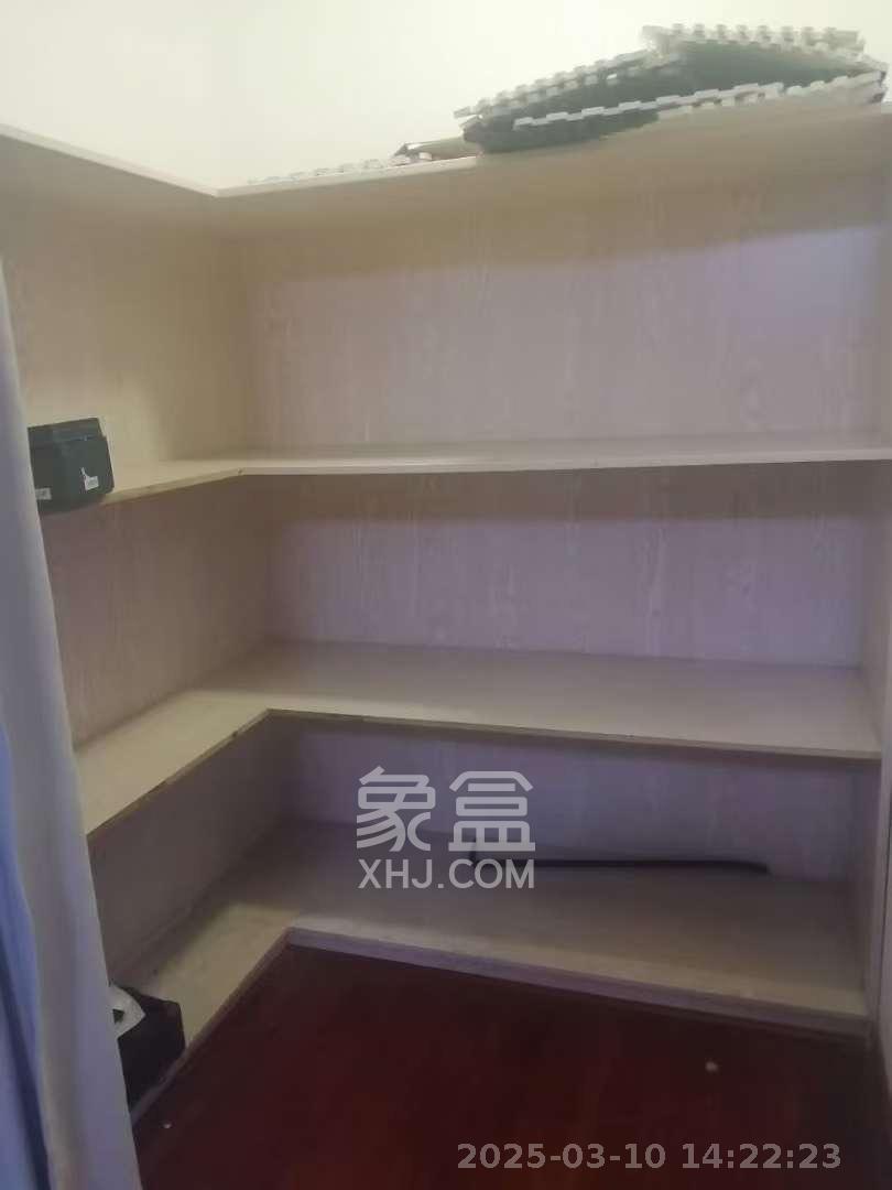 新长海广场  1室1厅1卫    1300.0元/月 新长海广场  1室1厅1卫    1300.0元/月室内图