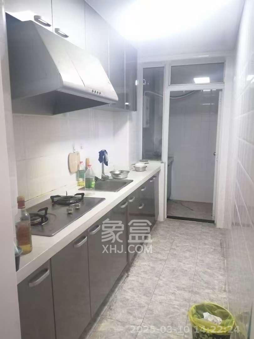 新长海广场  1室1厅1卫    1300.0元/月 新长海广场  1室1厅1卫    1300.0元/月室内图