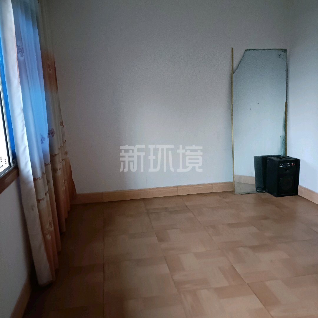 城墙路  3室2厅1卫   58.00万客厅