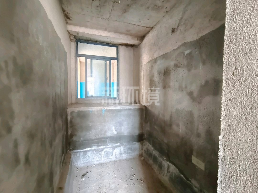 丽景天下二期 4室2厅2卫 82.8万 丽景天下二期 4室2厅2卫 82.8万客厅