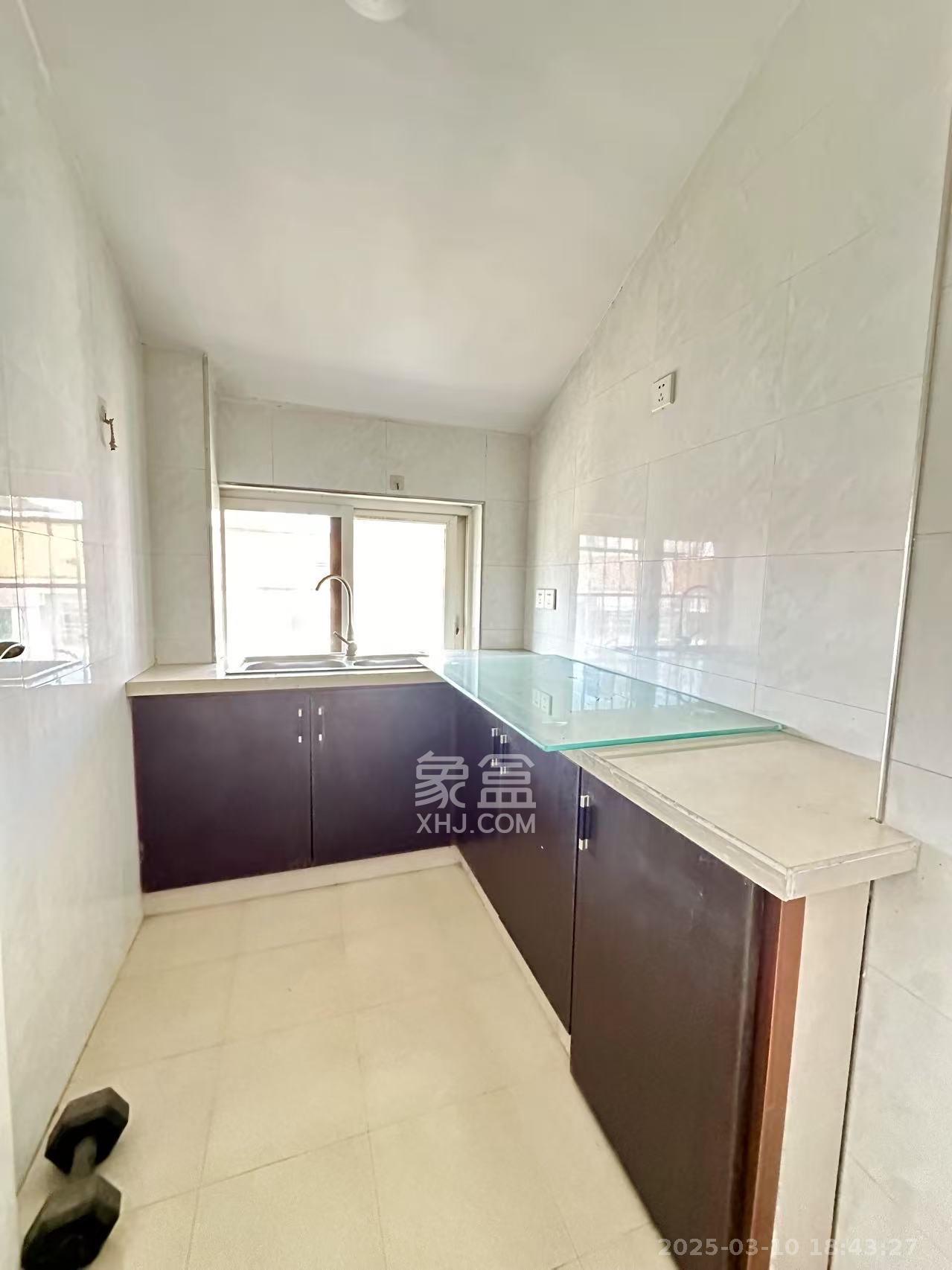 雅雀湖小区 4室2厅3卫 2000.0元/月 雅雀湖小区 4室2厅3卫 2000.0元/月室内图