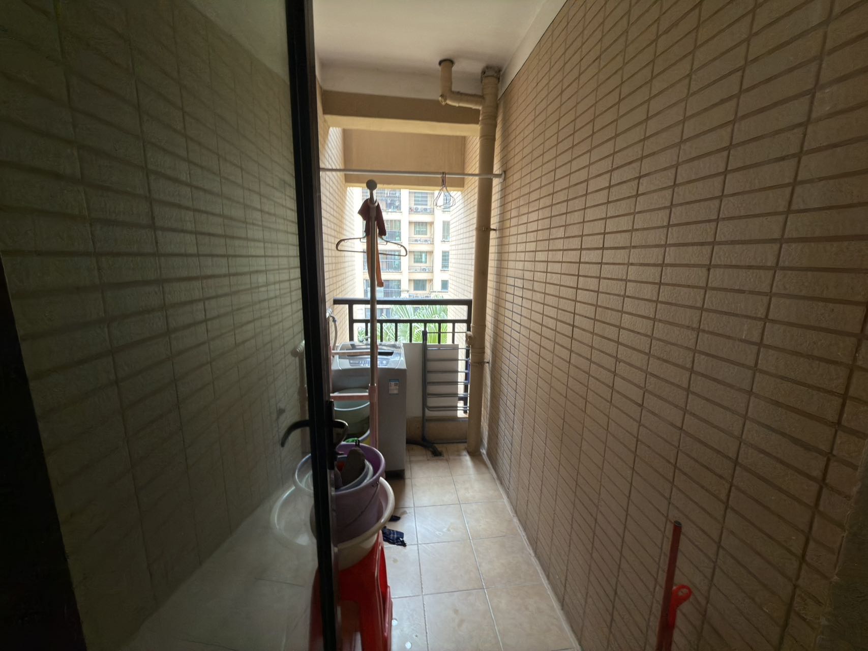 江畔人家  1室1厅1卫   2100.00元/月室内图