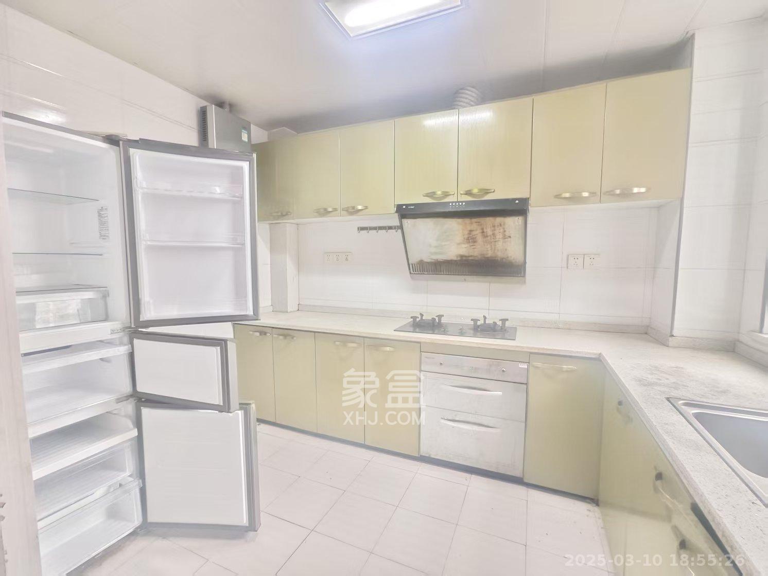 博雅湘水湾  3室2厅2卫   1900.00元/月室内图