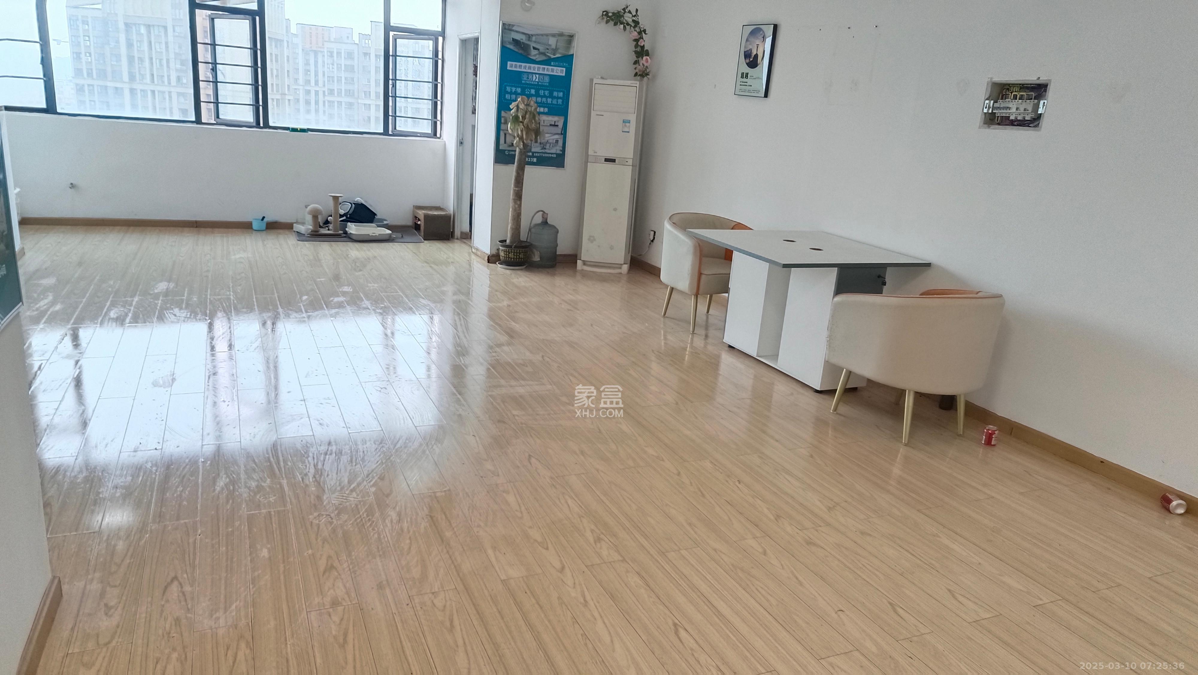 锦湘国际星城三期(锦绣苑) 1室1厅1卫 1700.0元/月 锦湘国际星城三期(锦绣苑) 1室1厅1卫 1700.0元/月室内图