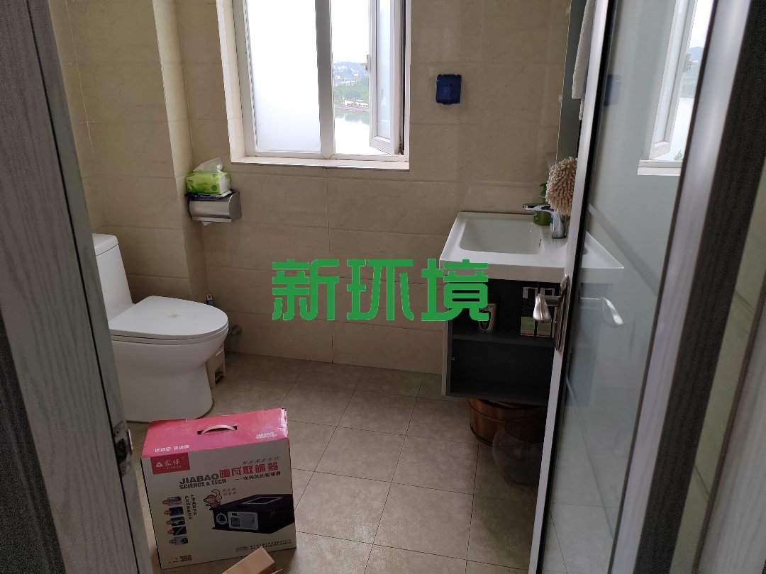 玉恒龙岸小区  3室2厅2卫   86.80万客厅