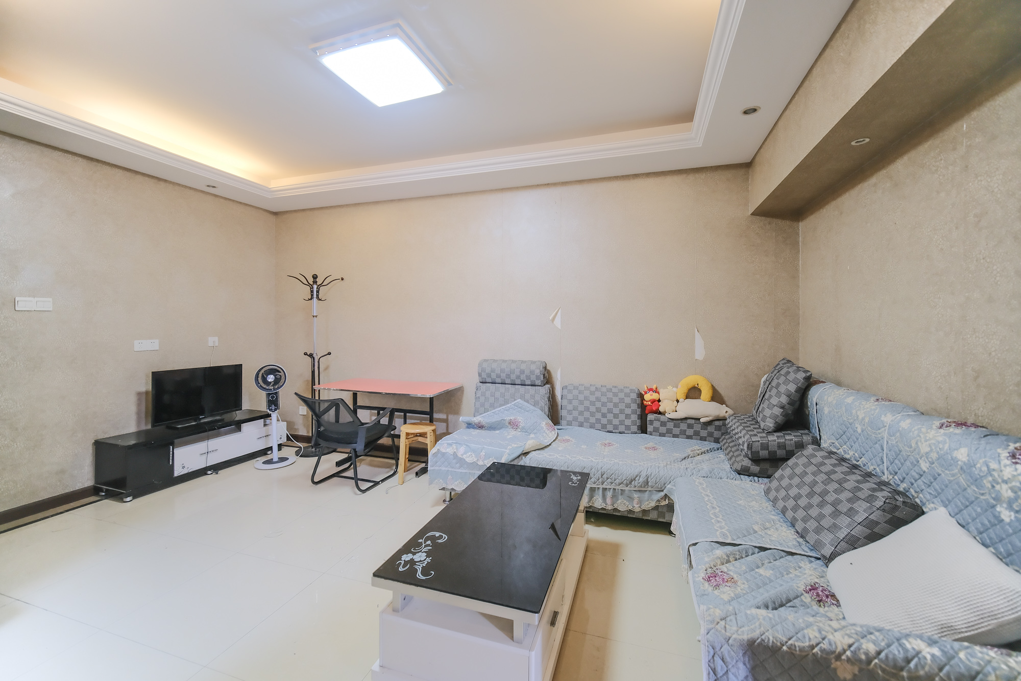 郡原居里 1室1厅1卫 35.0万 郡原居里 1室1厅1卫 35.0万客厅