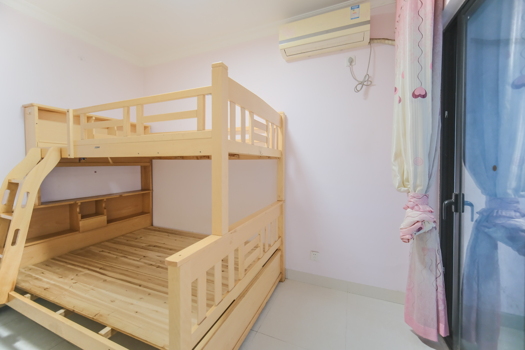 三一街区  2室2厅1卫   48.00万卧室
