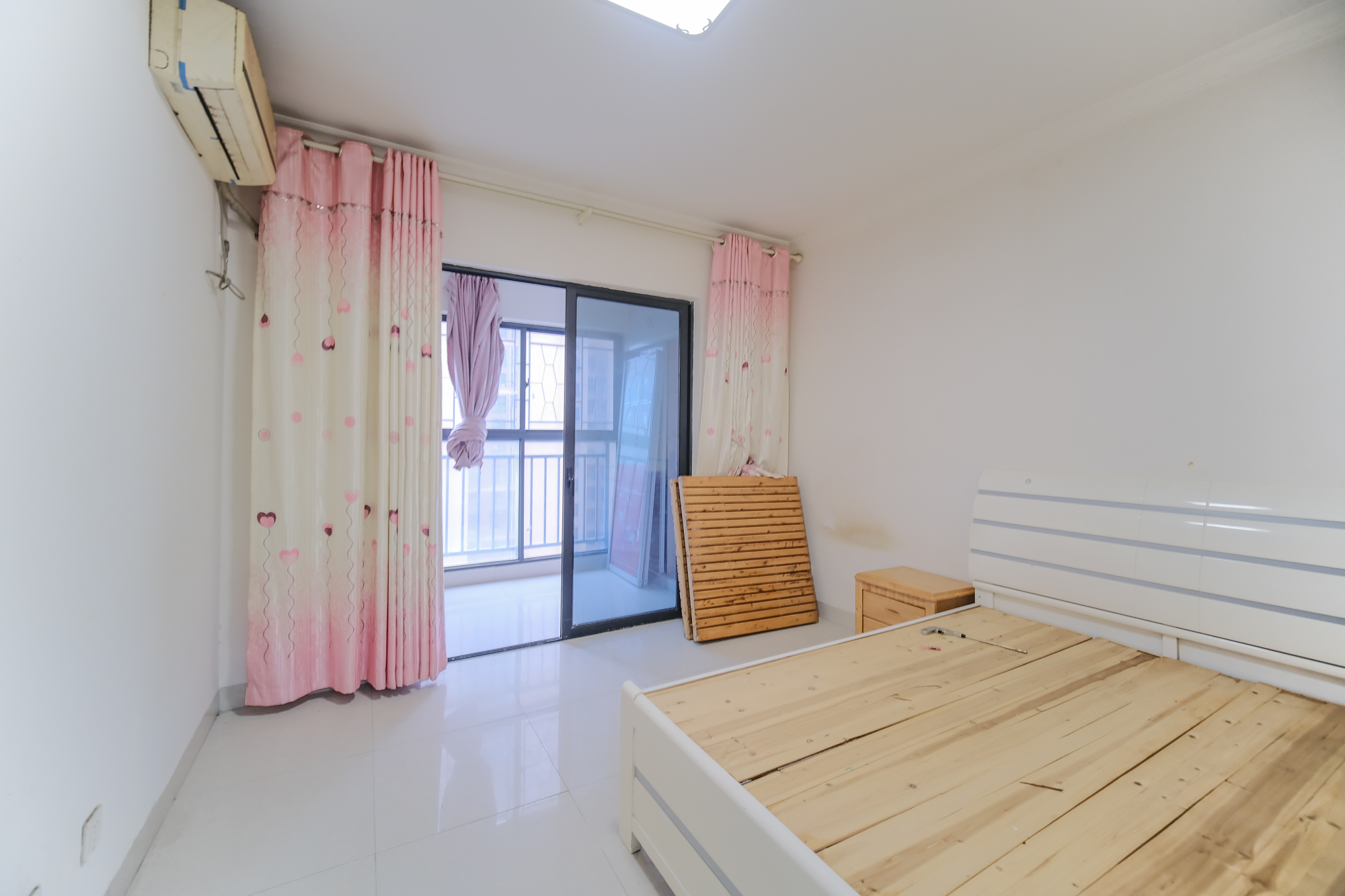 三一街区  2室2厅1卫   48.00万卧室