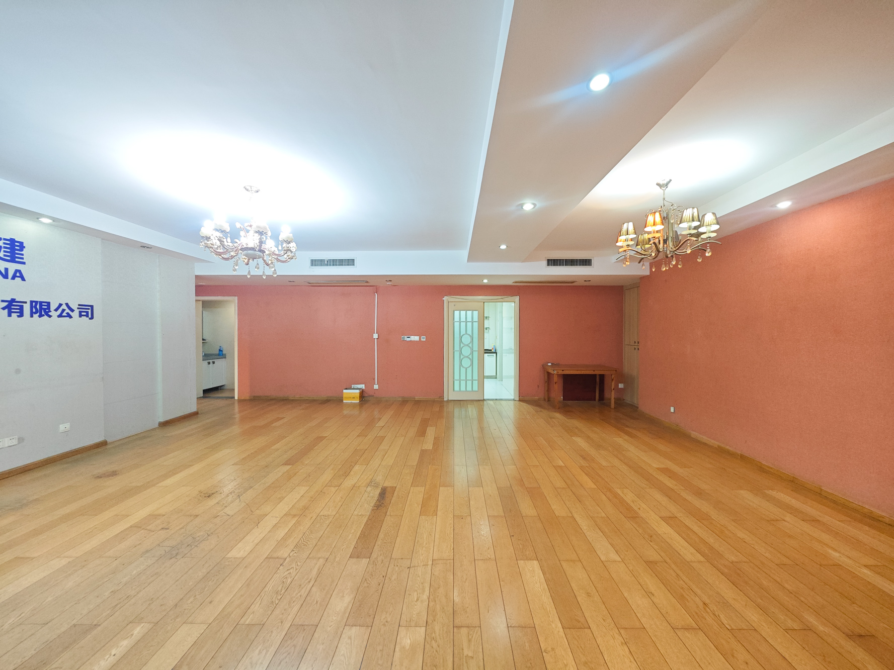 奥林匹克花园  4室2厅2卫    185.0万 奥林匹克花园  4室2厅2卫    185.0万客厅