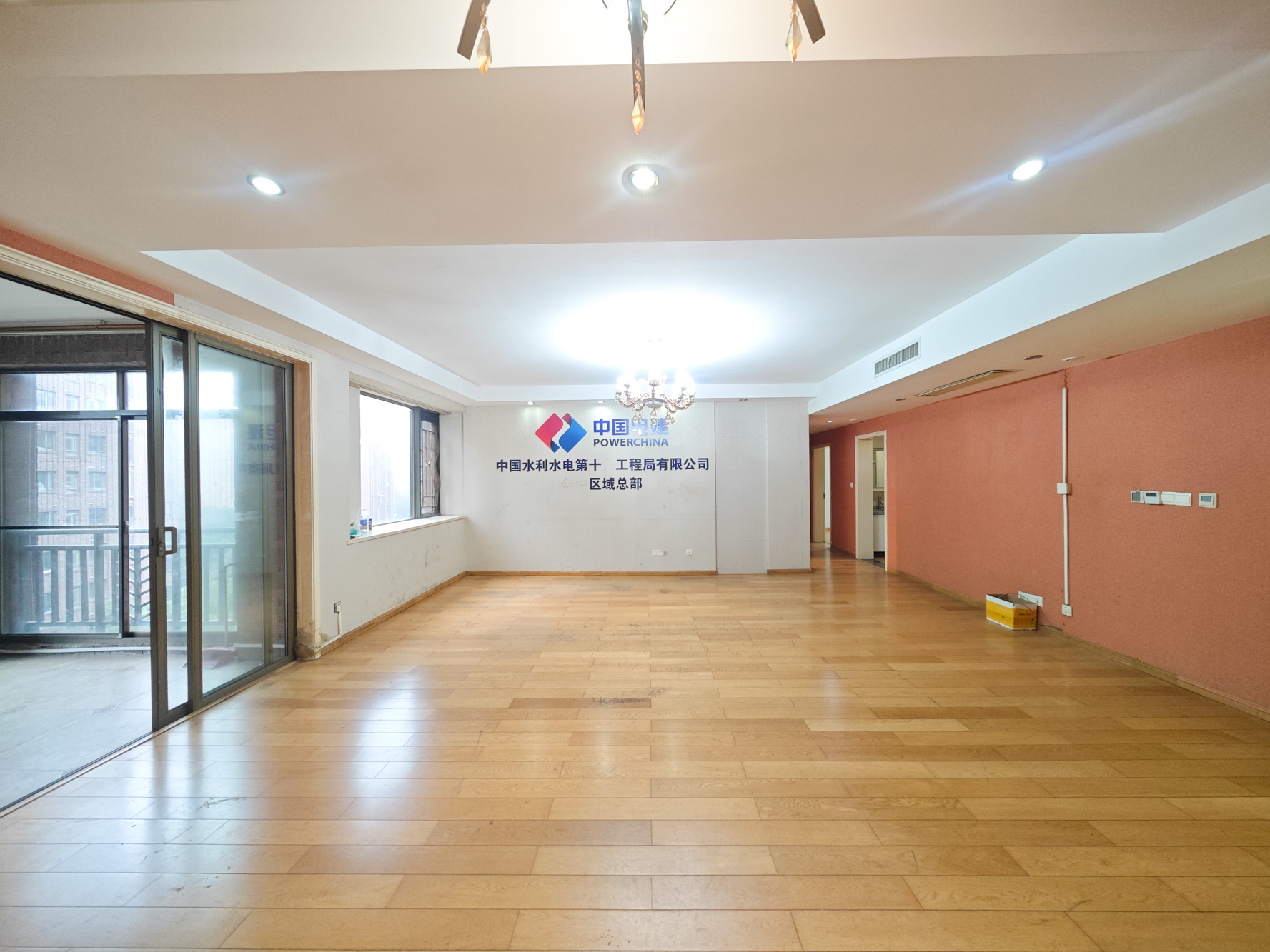 奥林匹克花园  4室2厅2卫    185.0万 奥林匹克花园  4室2厅2卫    185.0万客厅