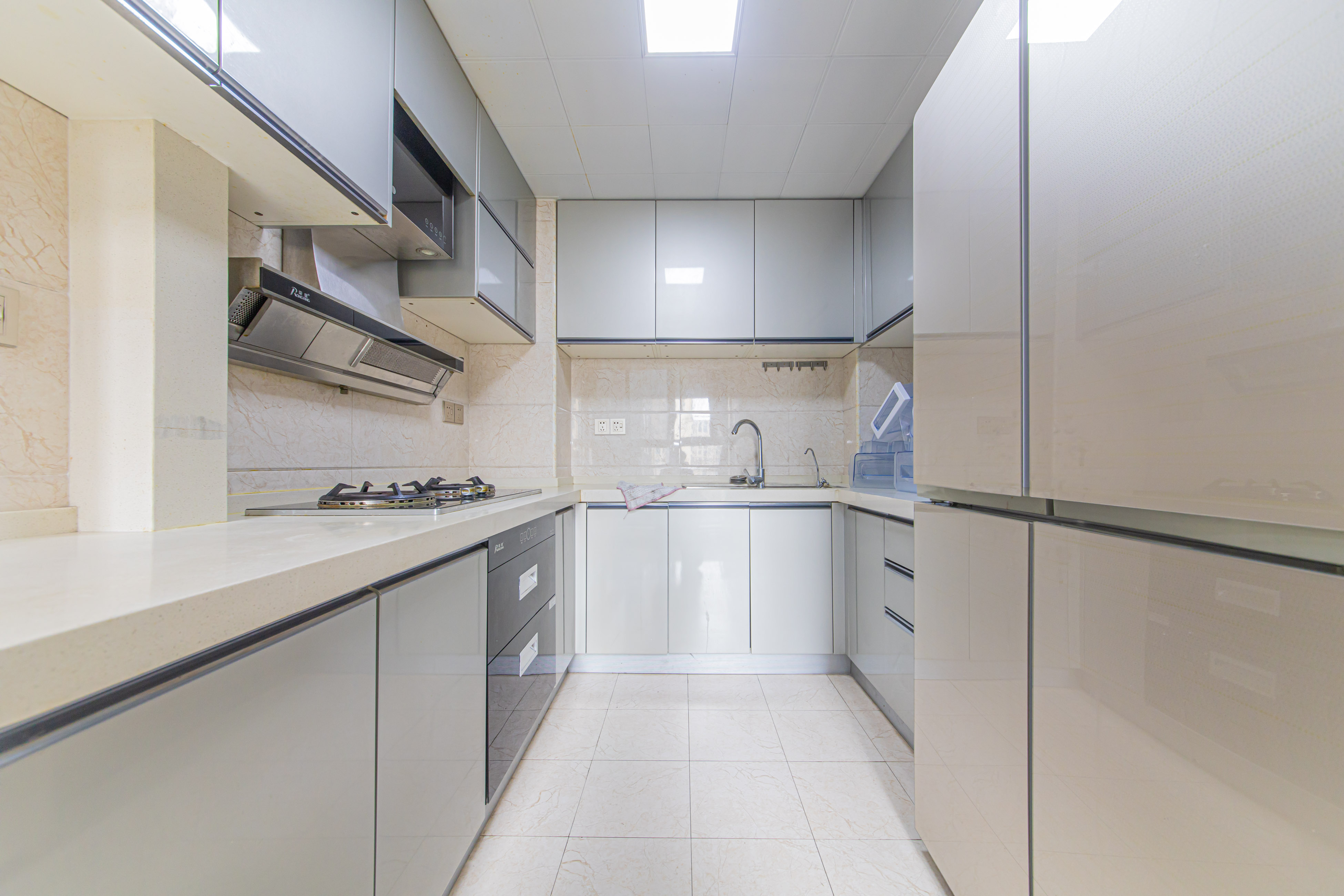 九峰远见 2室2厅1卫 95.8万 九峰远见 2室2厅1卫 95.8万厨房