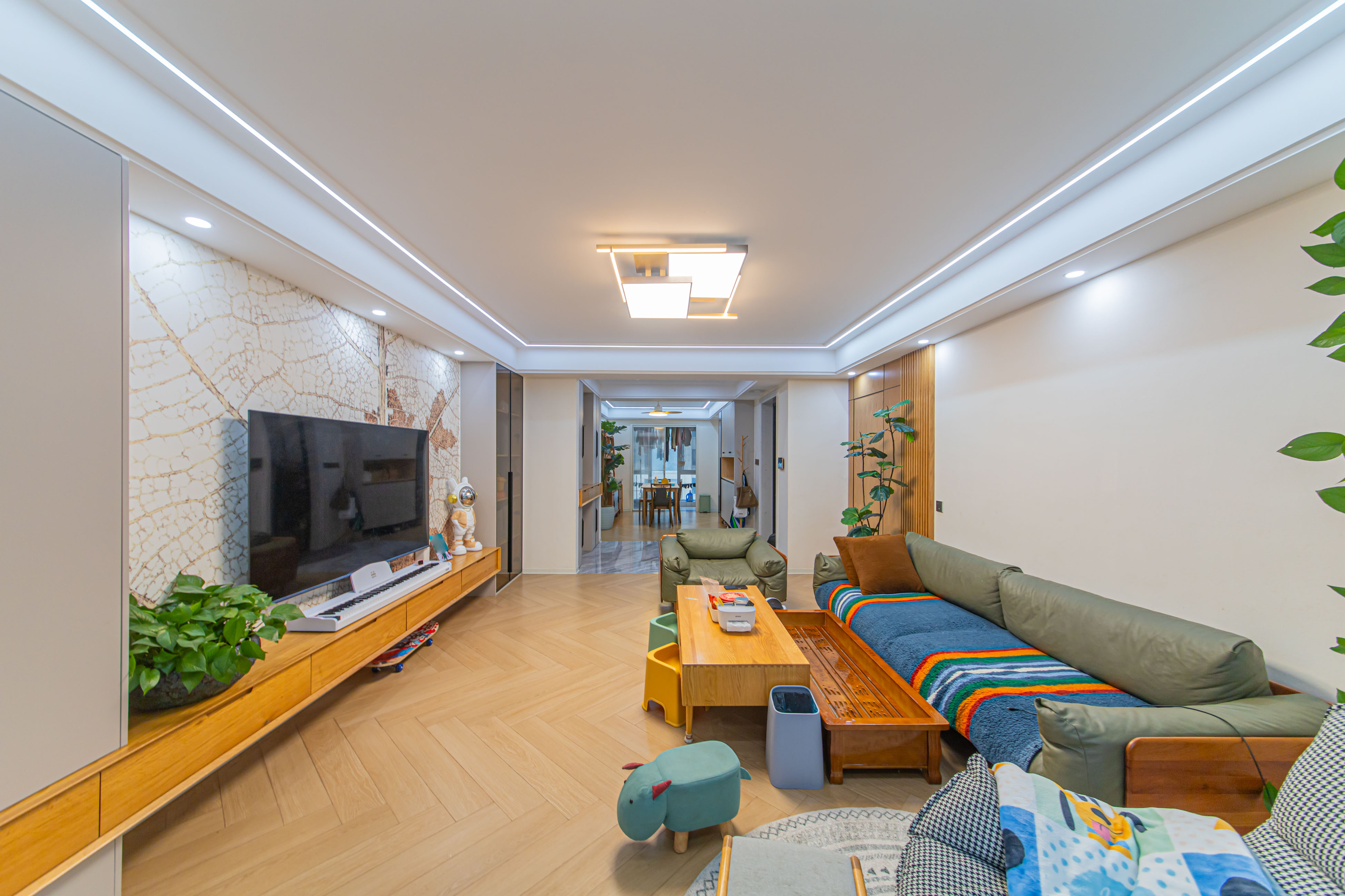 长沙美的梧桐庄园  4室2厅2卫    220.0万 长沙美的梧桐庄园  4室2厅2卫    220.0万客厅