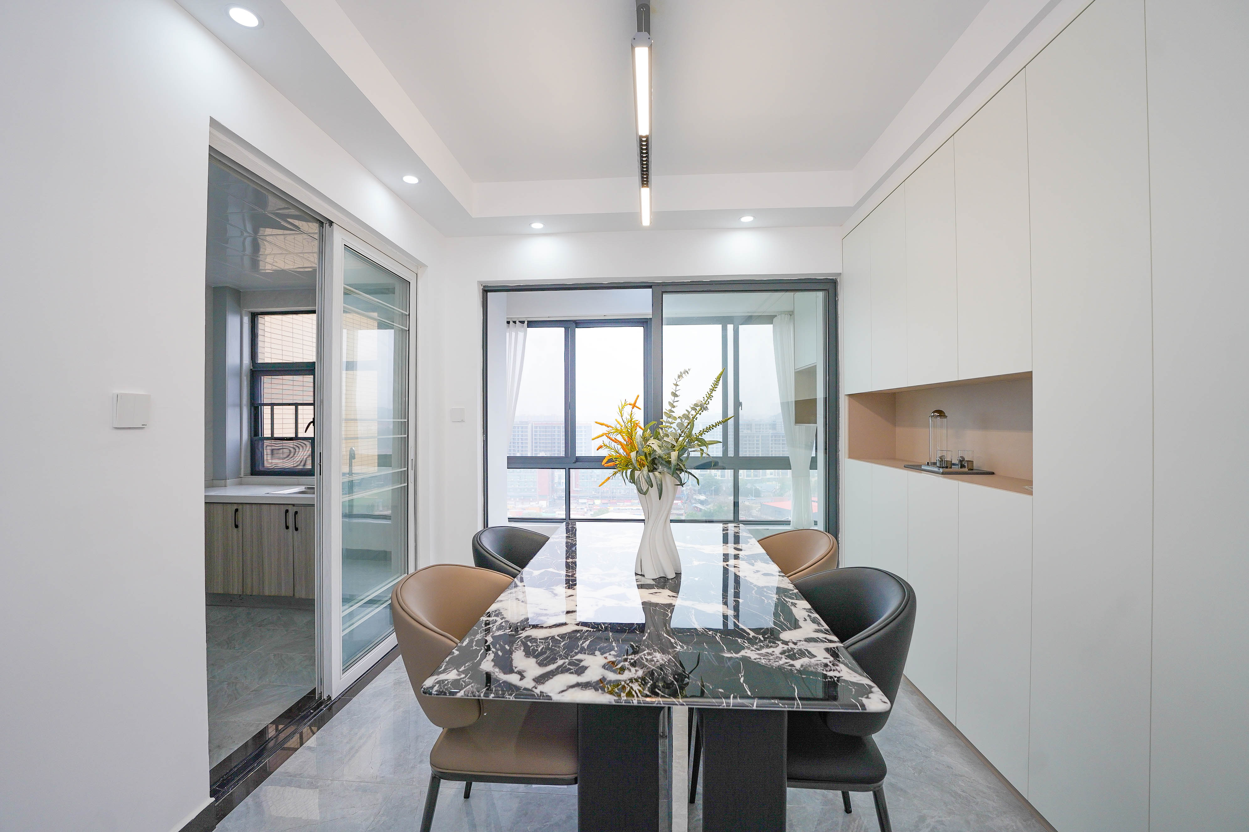 卢浮原著  3室2厅2卫    90.8万 卢浮原著  3室2厅2卫    90.8万客厅