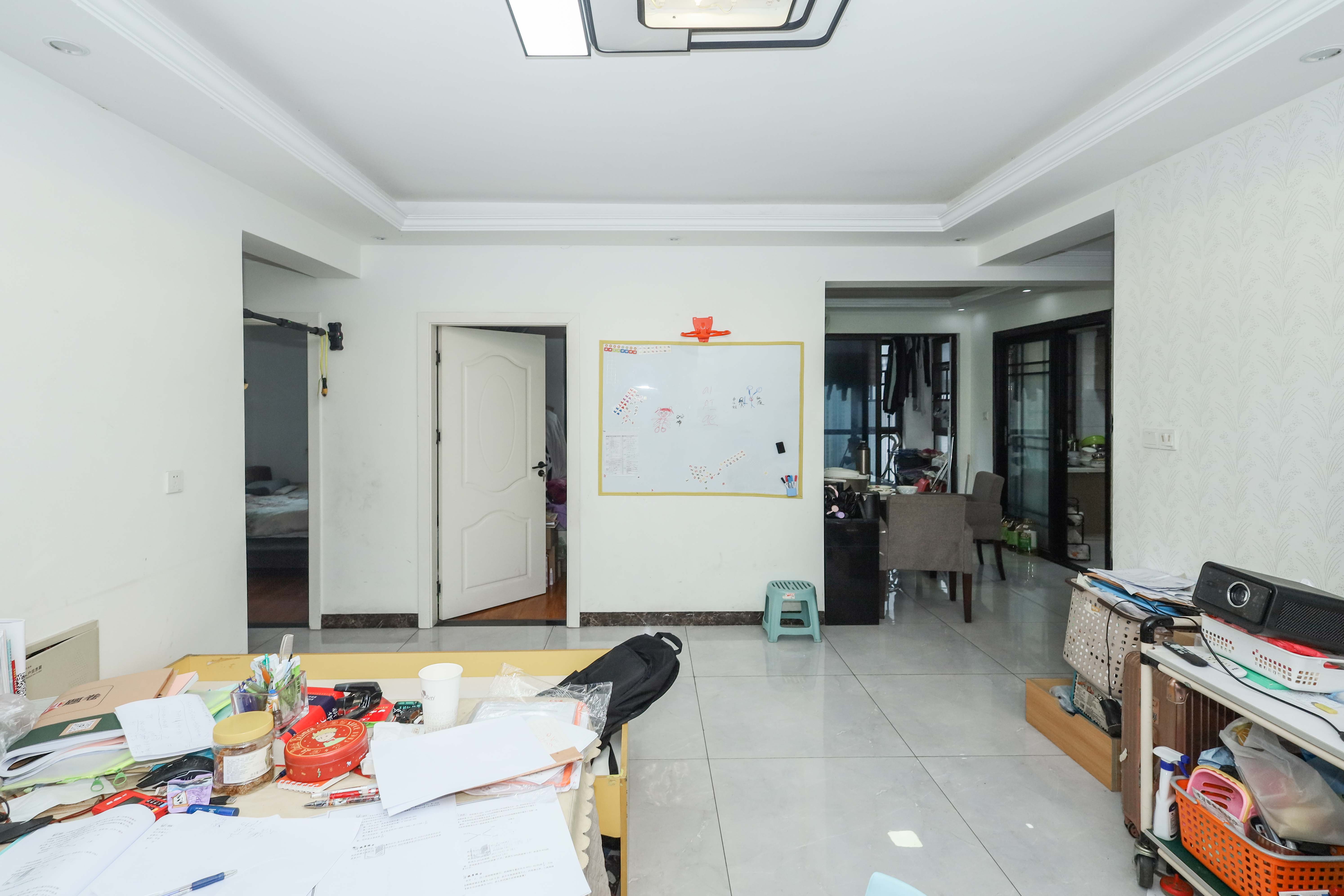 中国铁建梅溪青秀二期  4室2厅2卫   156.00万客厅