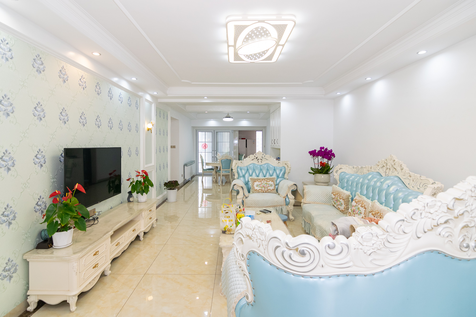 高域自然城 4室2厅2卫 99.8万 高域自然城 4室2厅2卫 99.8万客厅