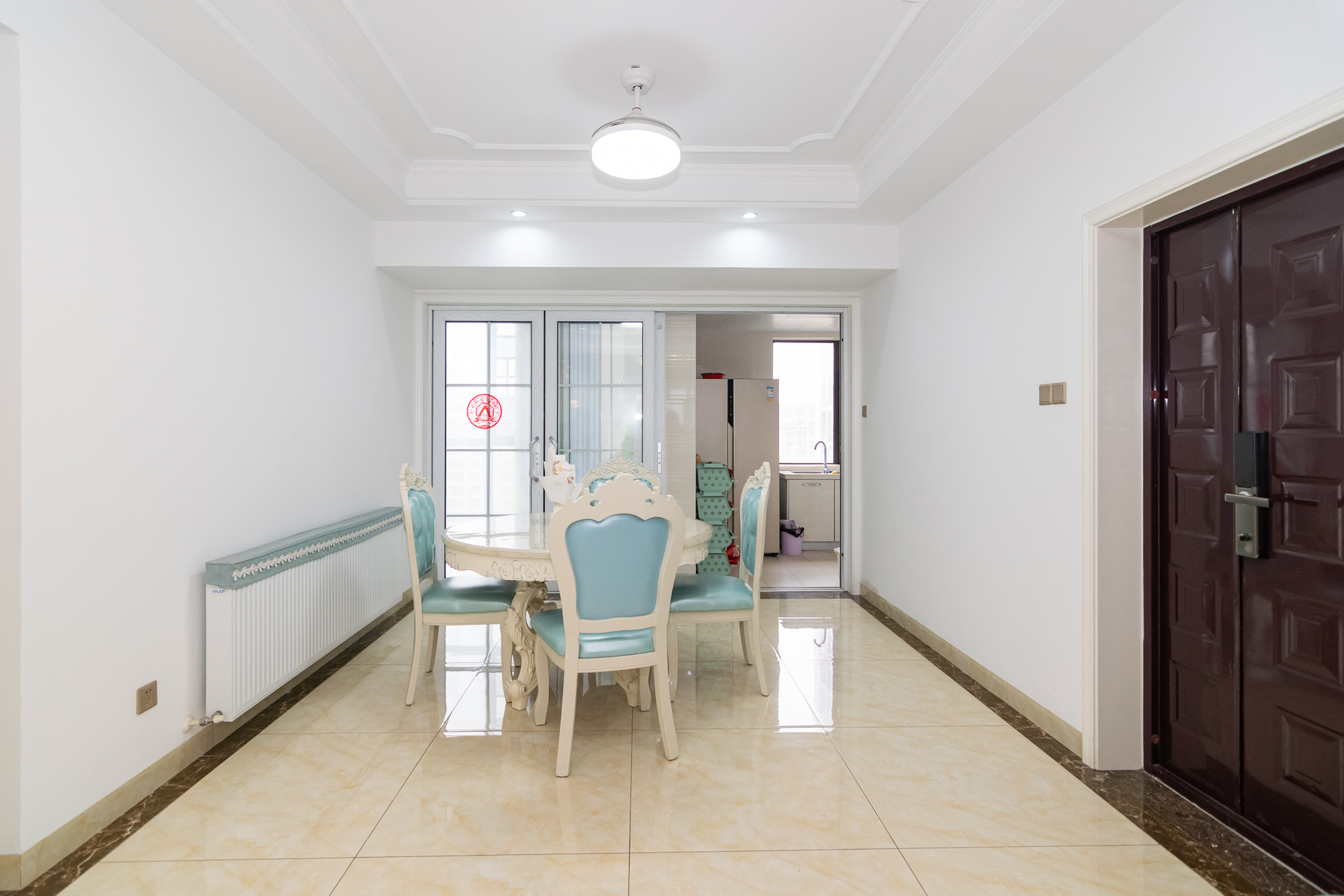 高域自然城 4室2厅2卫 99.8万 高域自然城 4室2厅2卫 99.8万客厅