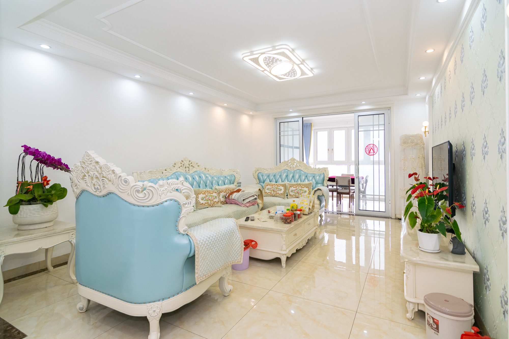 高域自然城 4室2厅2卫 99.8万 高域自然城 4室2厅2卫 99.8万客厅