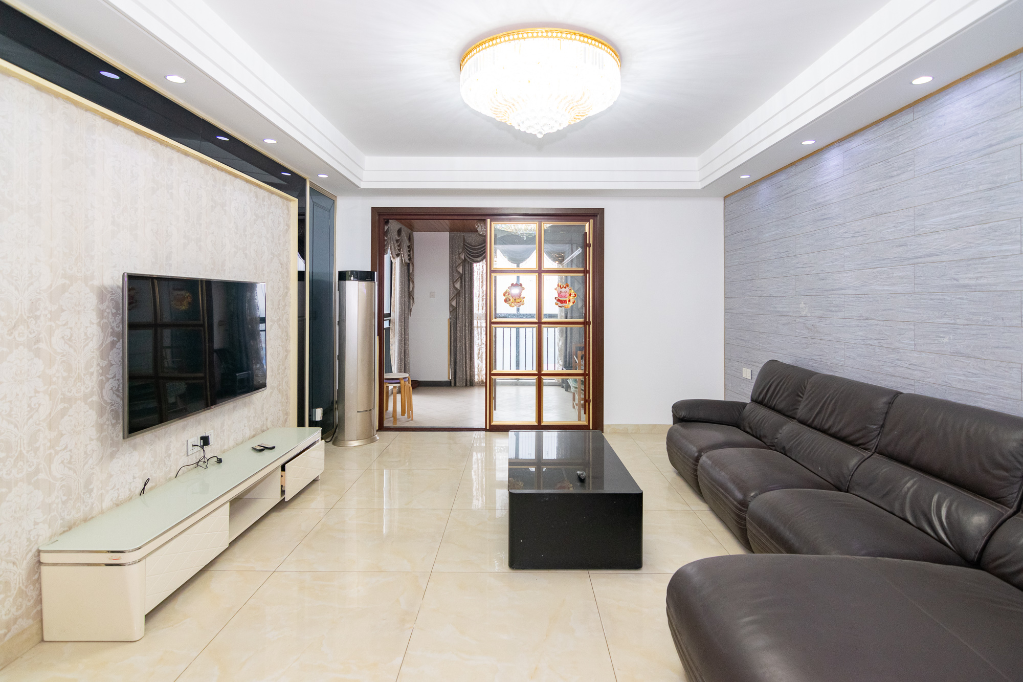 联诚国际城 3室2厅2卫 75.0万 联诚国际城 3室2厅2卫 75.0万客厅