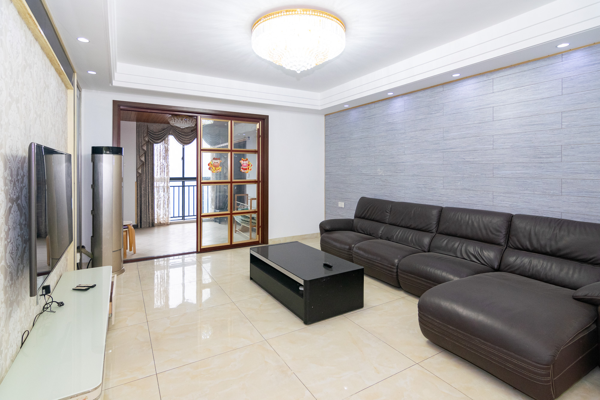 联诚国际城 3室2厅2卫 75.0万 联诚国际城 3室2厅2卫 75.0万客厅