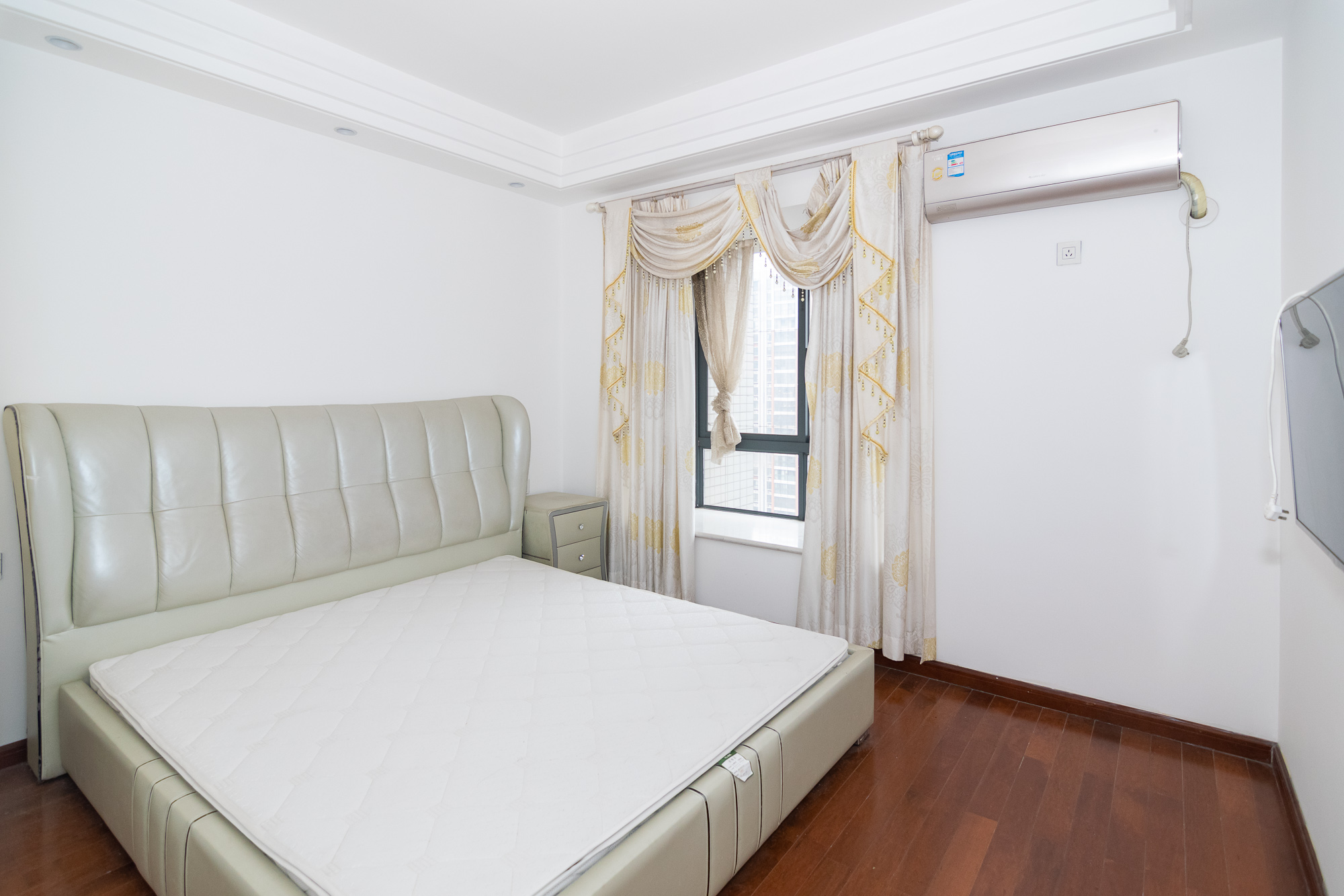 联诚国际城 3室2厅2卫 75.0万 联诚国际城 3室2厅2卫 75.0万卧室