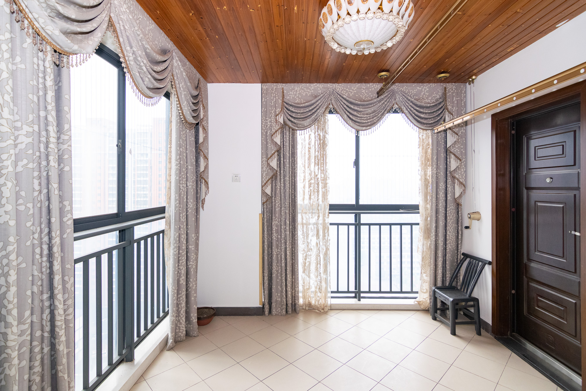 联诚国际城 3室2厅2卫 75.0万 联诚国际城 3室2厅2卫 75.0万阳台