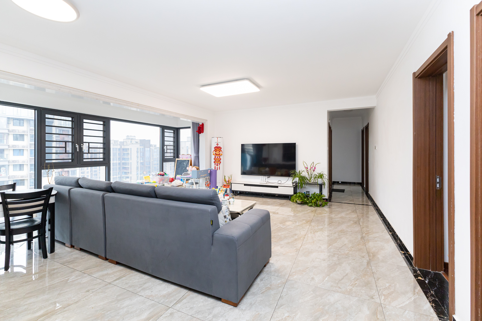 万润滨江天著 4室2厅2卫 132.0万 万润滨江天著 4室2厅2卫 132.0万客厅