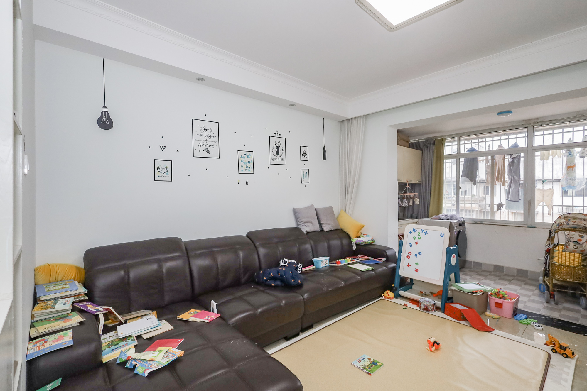 鸣沙苑总工会(市总工会宿舍) 3室2厅1卫 88.88万 鸣沙苑总工会(市总工会宿舍) 3室2厅1卫 88.88万客厅