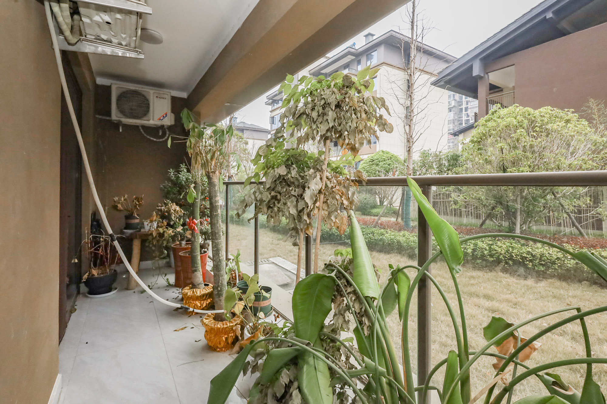 正荣滨江紫阙台  4室2厅2卫   360.00万阳台