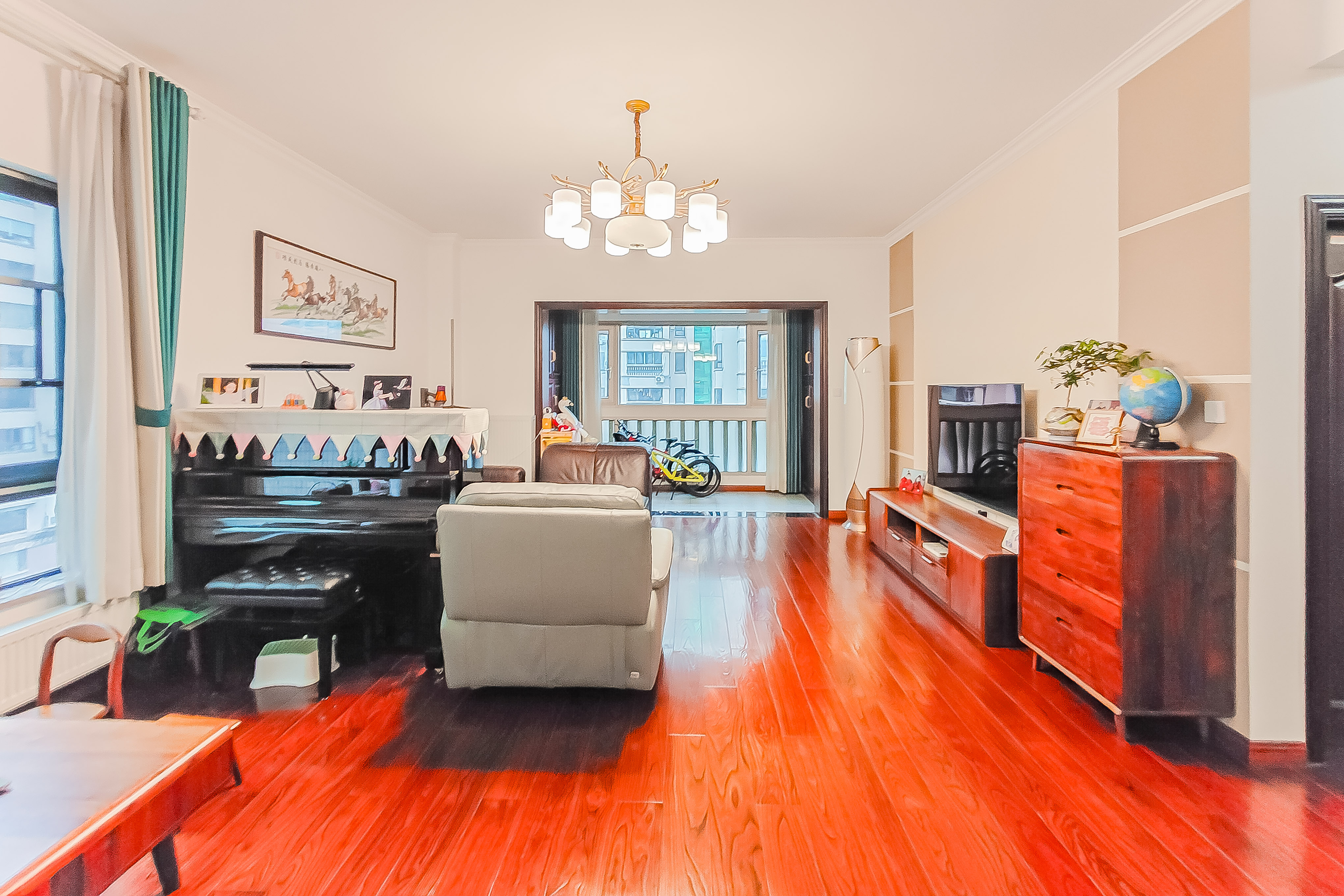 巴黎香榭  3室2厅2卫    175.0万 巴黎香榭  3室2厅2卫    175.0万客厅