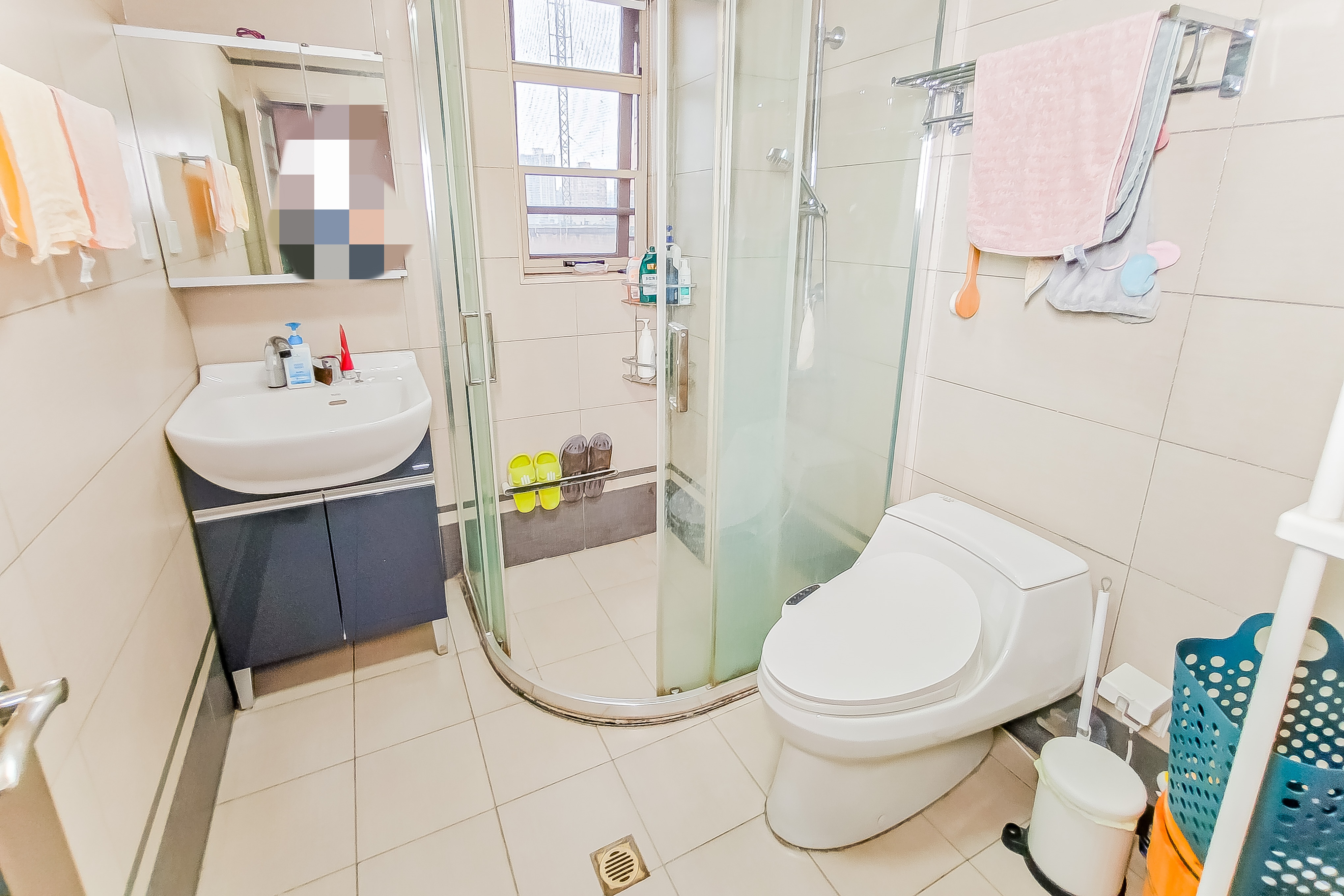 巴黎香榭  3室2厅2卫    175.0万 巴黎香榭  3室2厅2卫    175.0万卫生间