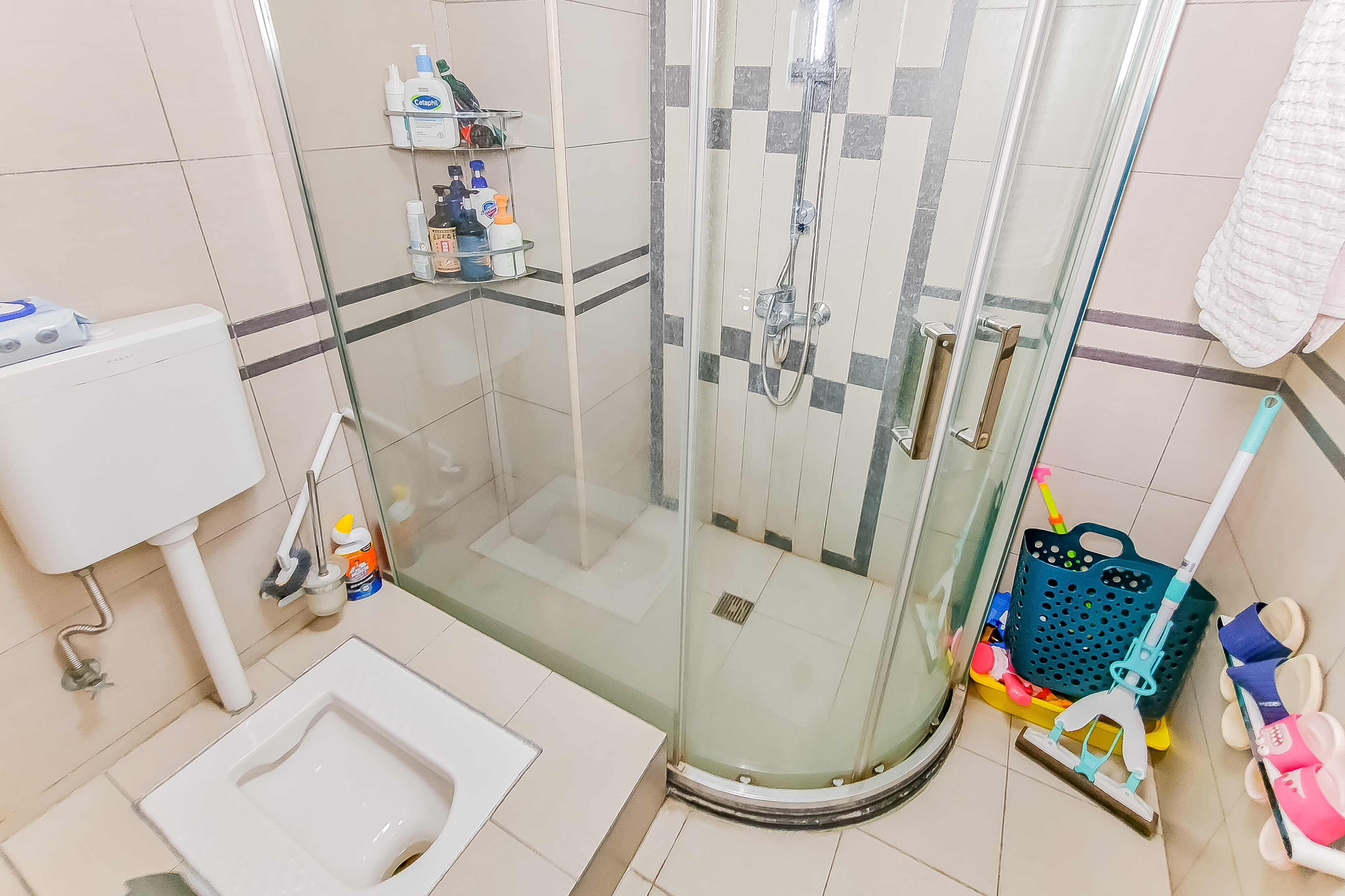 巴黎香榭  3室2厅2卫    175.0万 巴黎香榭  3室2厅2卫    175.0万卫生间