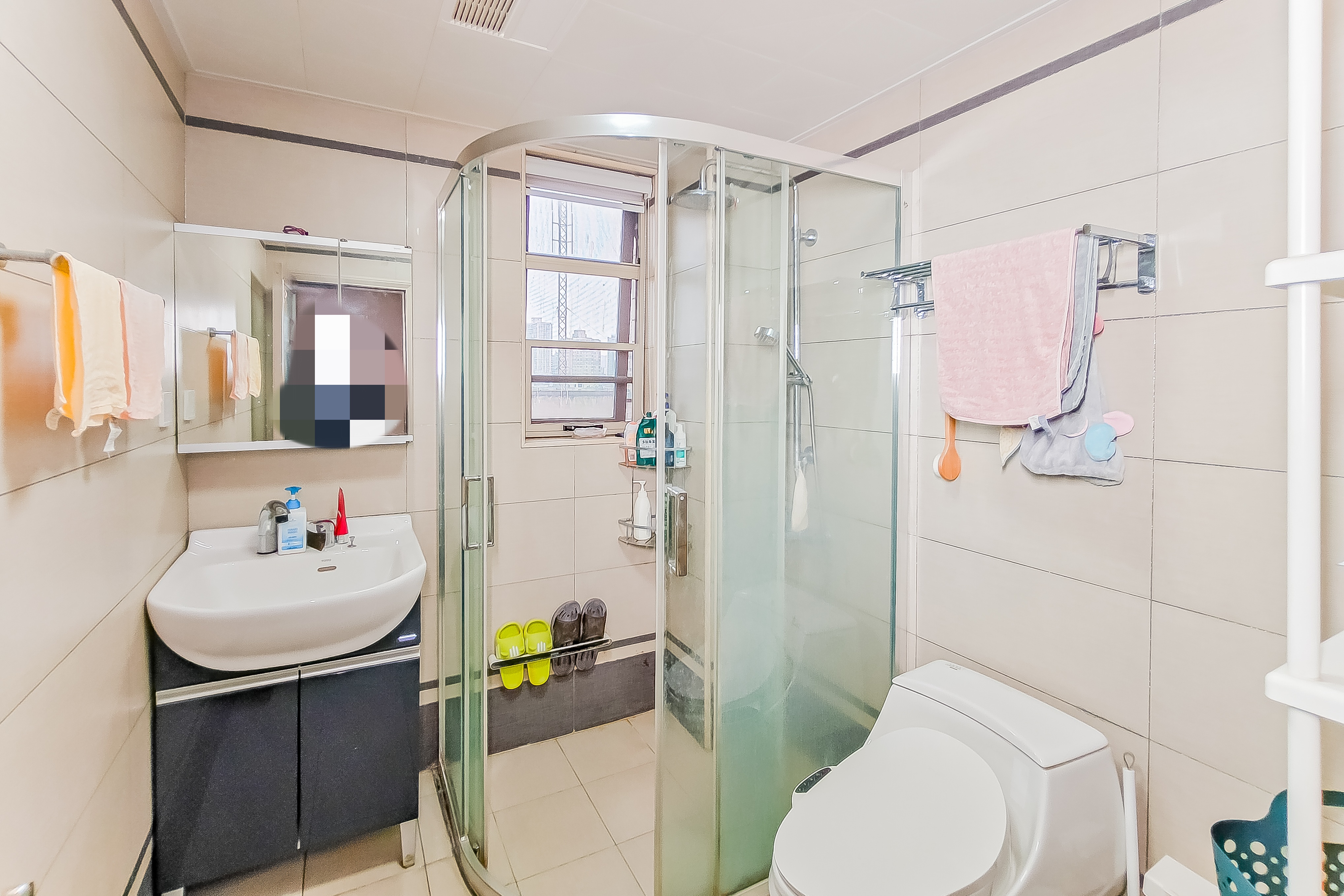 巴黎香榭  3室2厅2卫    175.0万 巴黎香榭  3室2厅2卫    175.0万卫生间