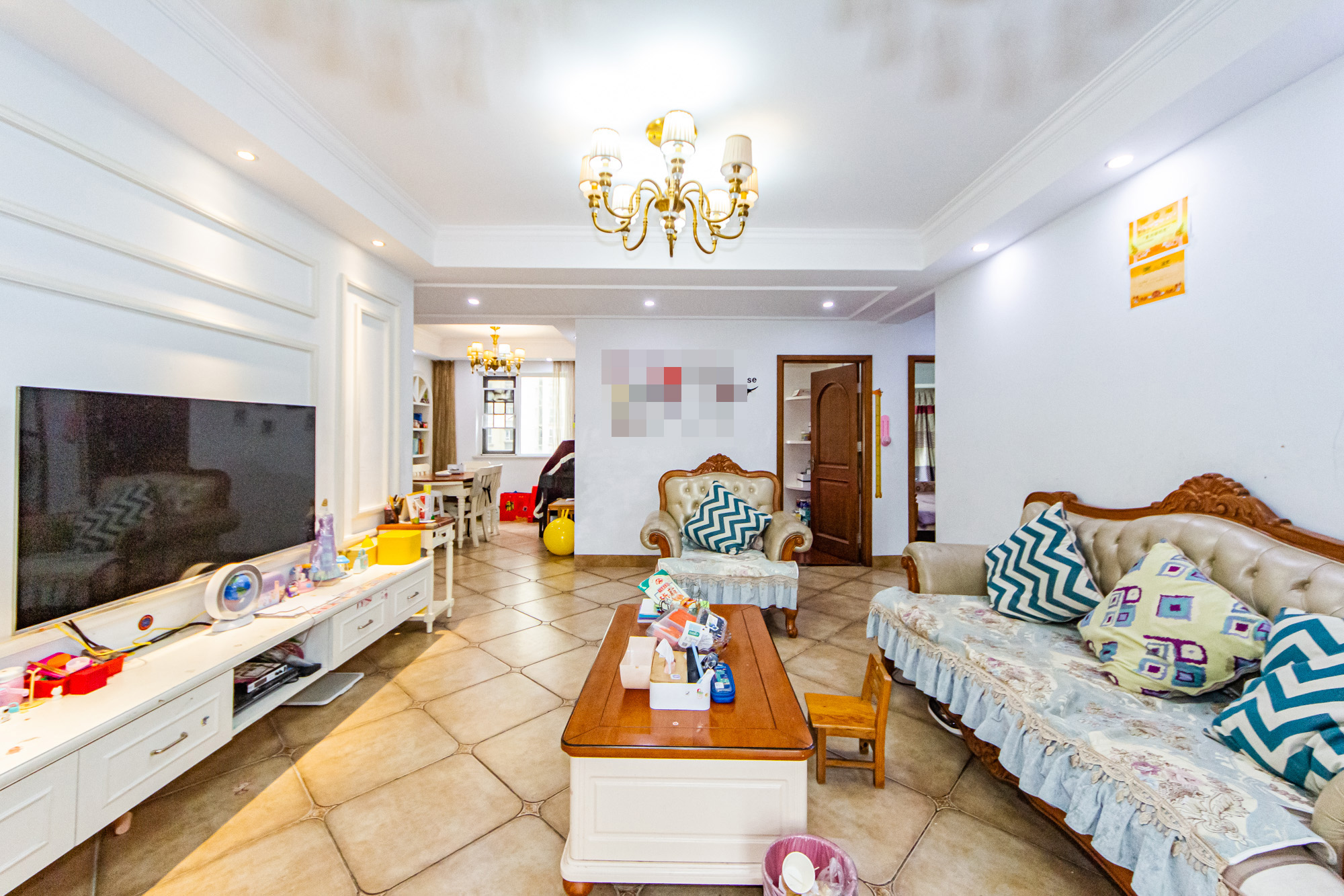 万国城(当代满庭春MOMA)三期 4室2厅2卫 115.0万 万国城(当代满庭春MOMA)三期 4室2厅2卫 115.0万客厅