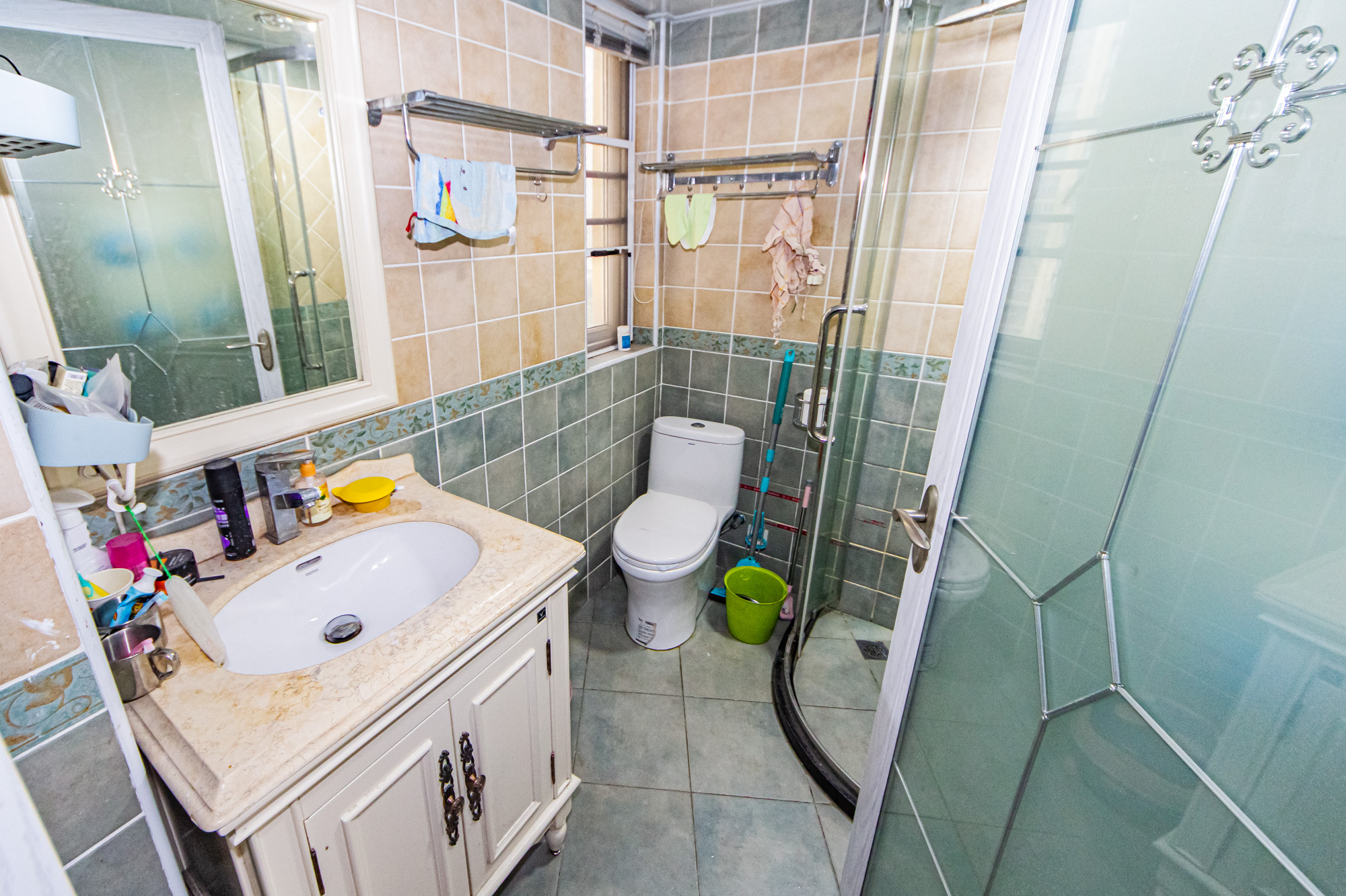 万国城（当代满庭春MOMA）三期  4室2厅2卫    115.0万卫生间