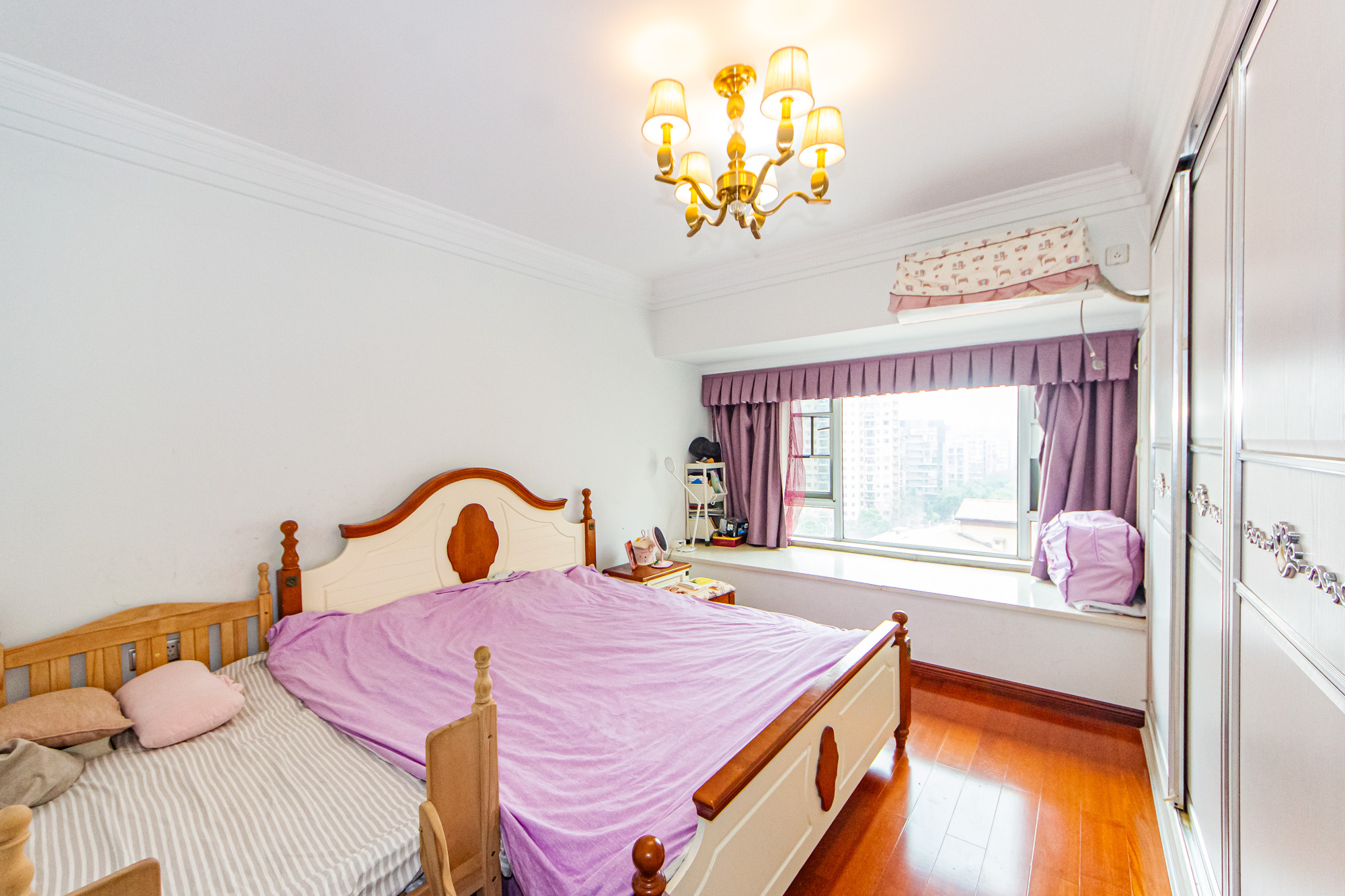 万国城（当代满庭春MOMA）三期  4室2厅2卫    115.0万卧室