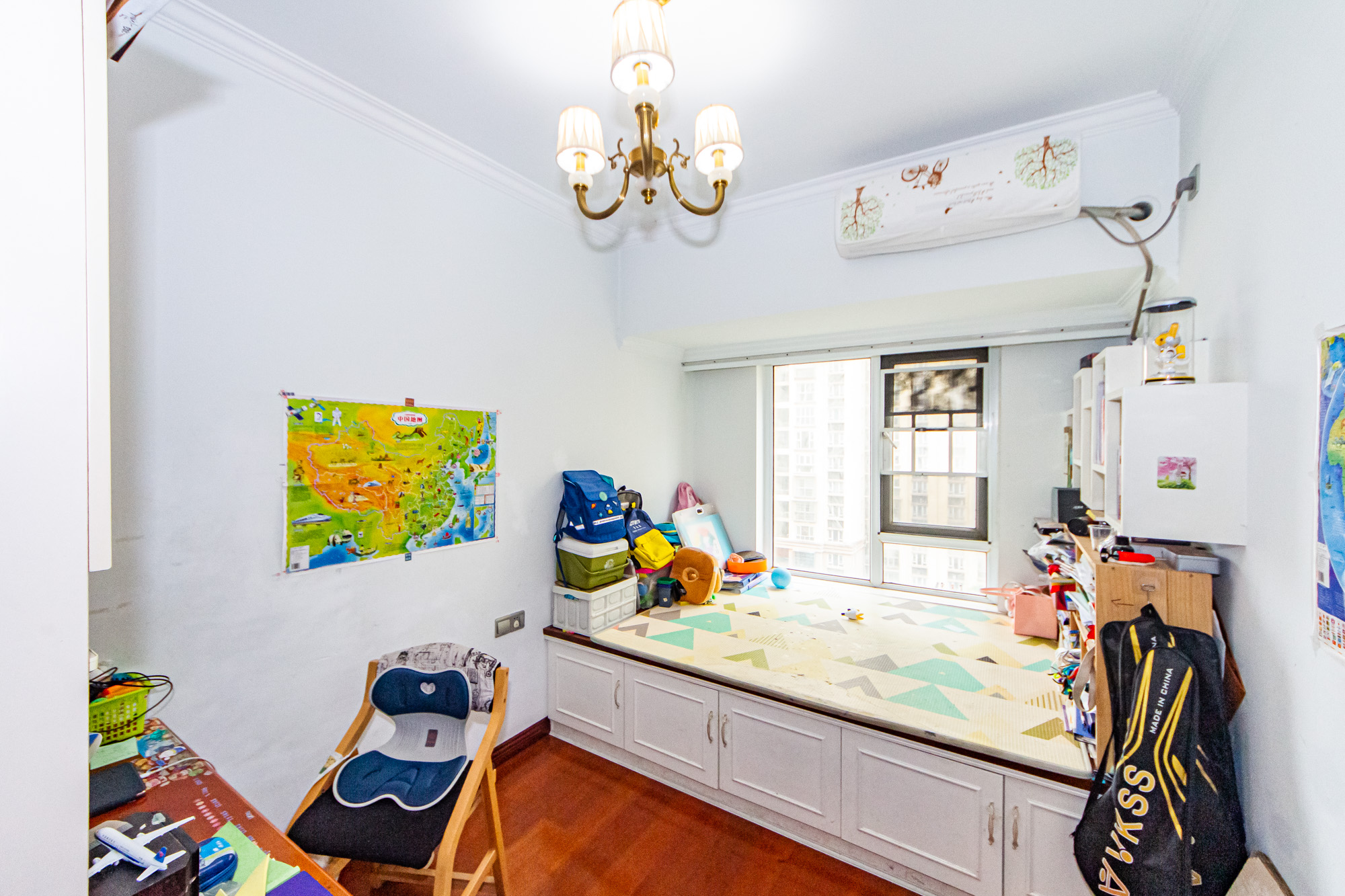 万国城（当代满庭春MOMA）三期  4室2厅2卫    115.0万卧室