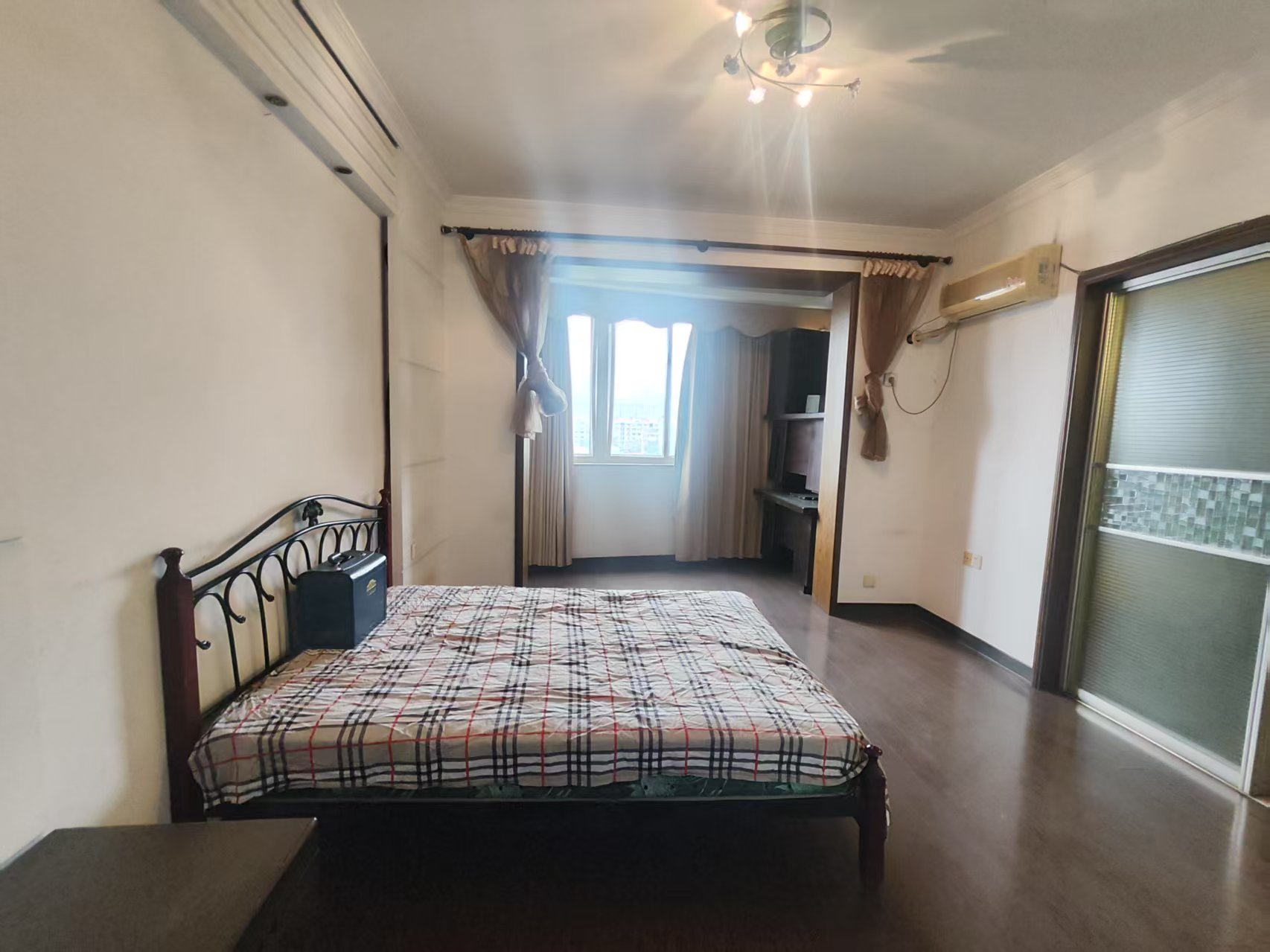 湘银二期世纪花园  4室2厅2卫    55.0万 湘银二期世纪花园  4室2厅2卫    55.0万室内图