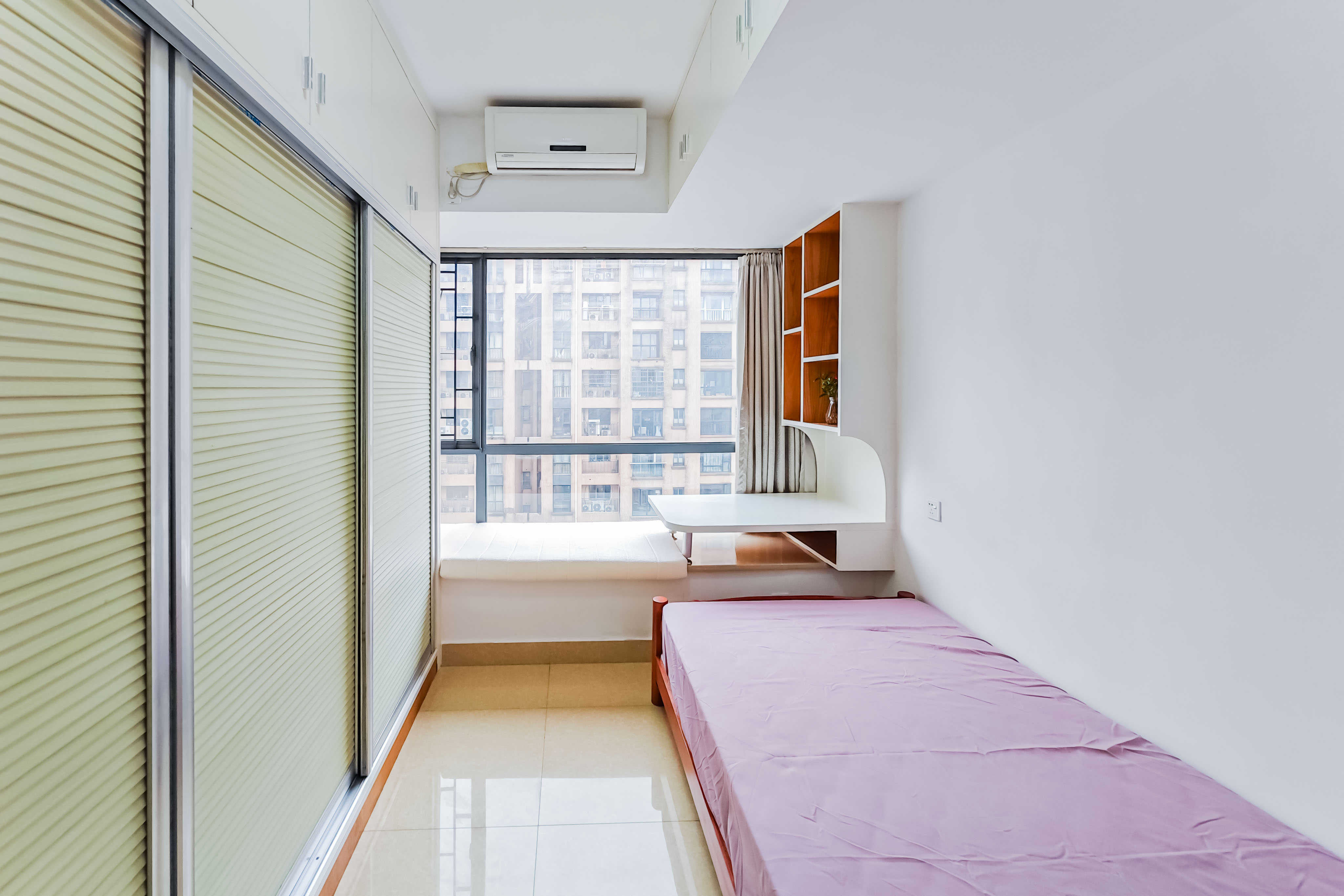 中城丽景香山园  2室2厅1卫   75.00万卧室