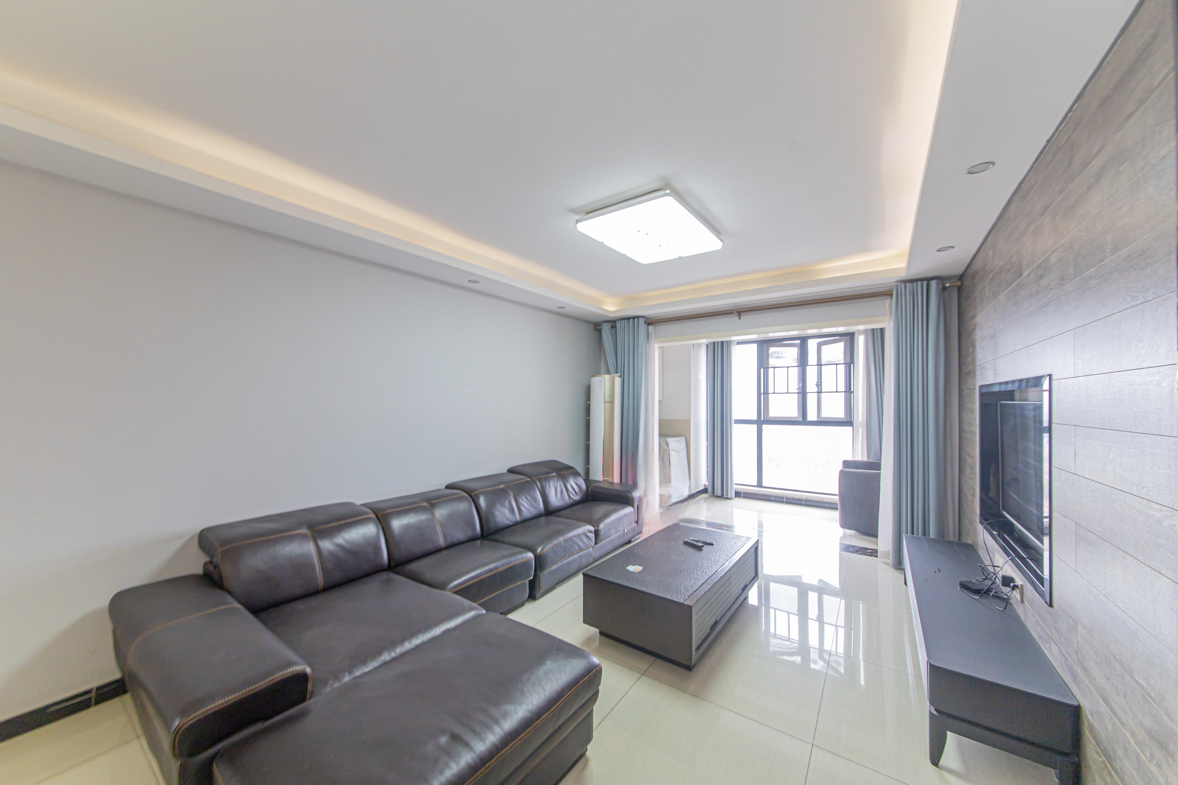 九峰远见 2室2厅1卫 95.8万 九峰远见 2室2厅1卫 95.8万客厅