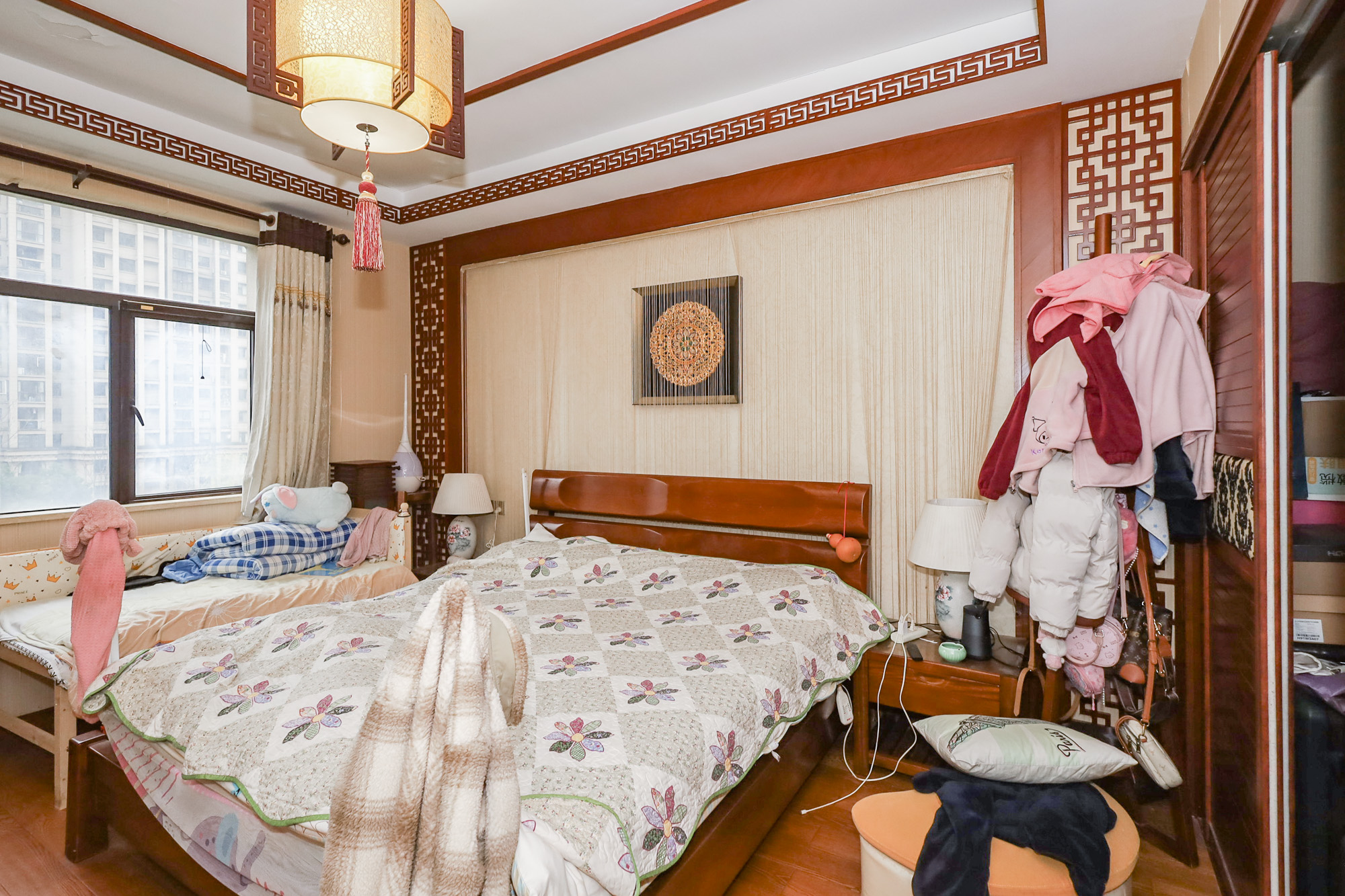 阳光丽城  4室2厅2卫   245.00万卧室