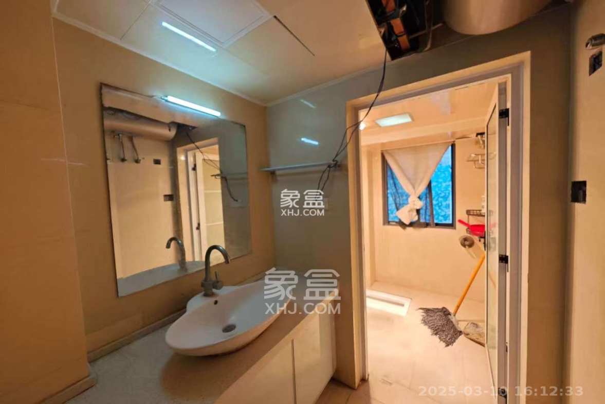 天城泰祥苑 3室2厅2卫 2500.0元/月 天城泰祥苑 3室2厅2卫 2500.0元/月室内图