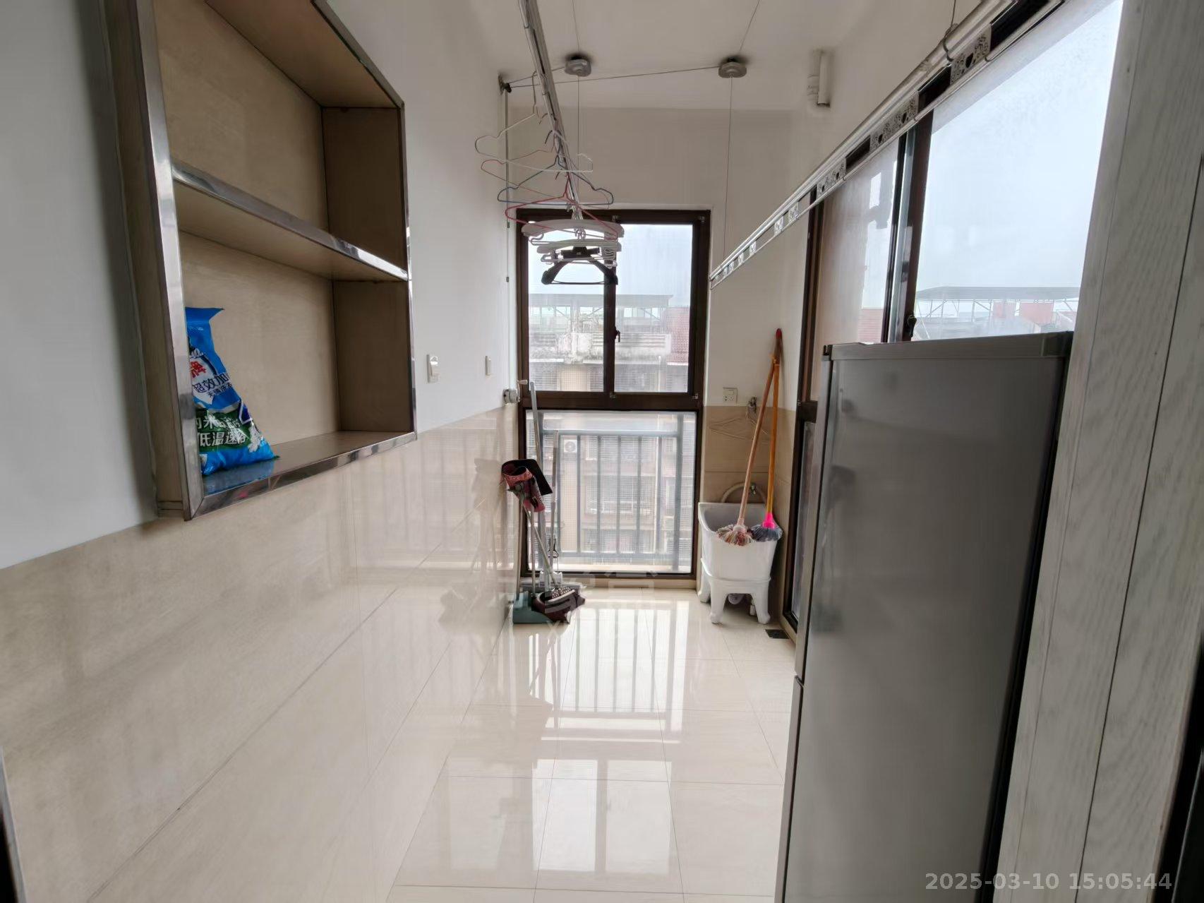 庐山恋 2室2厅2卫 1600.0元/月 庐山恋 2室2厅2卫 1600.0元/月室内图