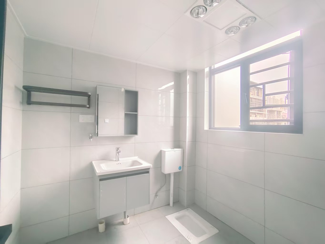 罗家小区西区 1室1厅1卫 800.0元/月 罗家小区西区 1室1厅1卫 800.0元/月室内图