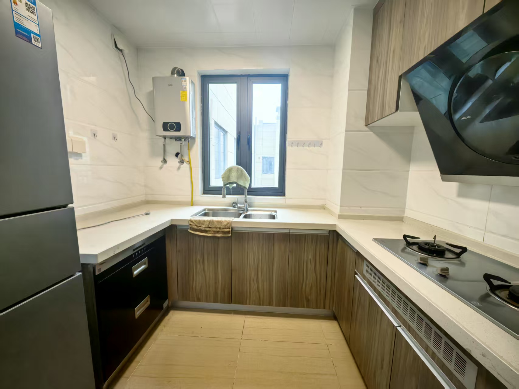 碧桂园梓山府 3室2厅2卫 1800.0元/月 碧桂园梓山府 3室2厅2卫 1800.0元/月室内图