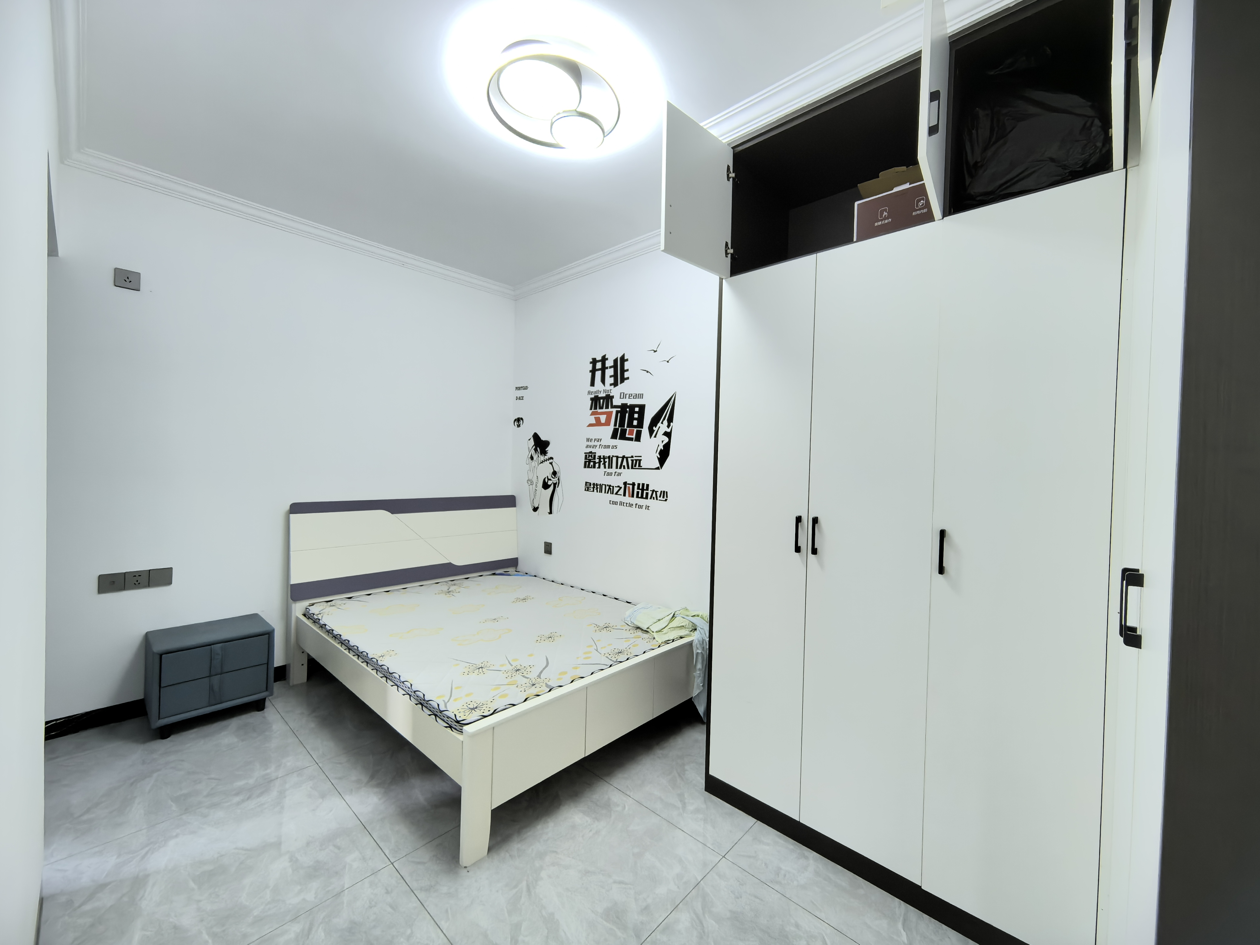 宁邦广场  3室2厅2卫    1800.0元/月 宁邦广场  3室2厅2卫    1800.0元/月室内图